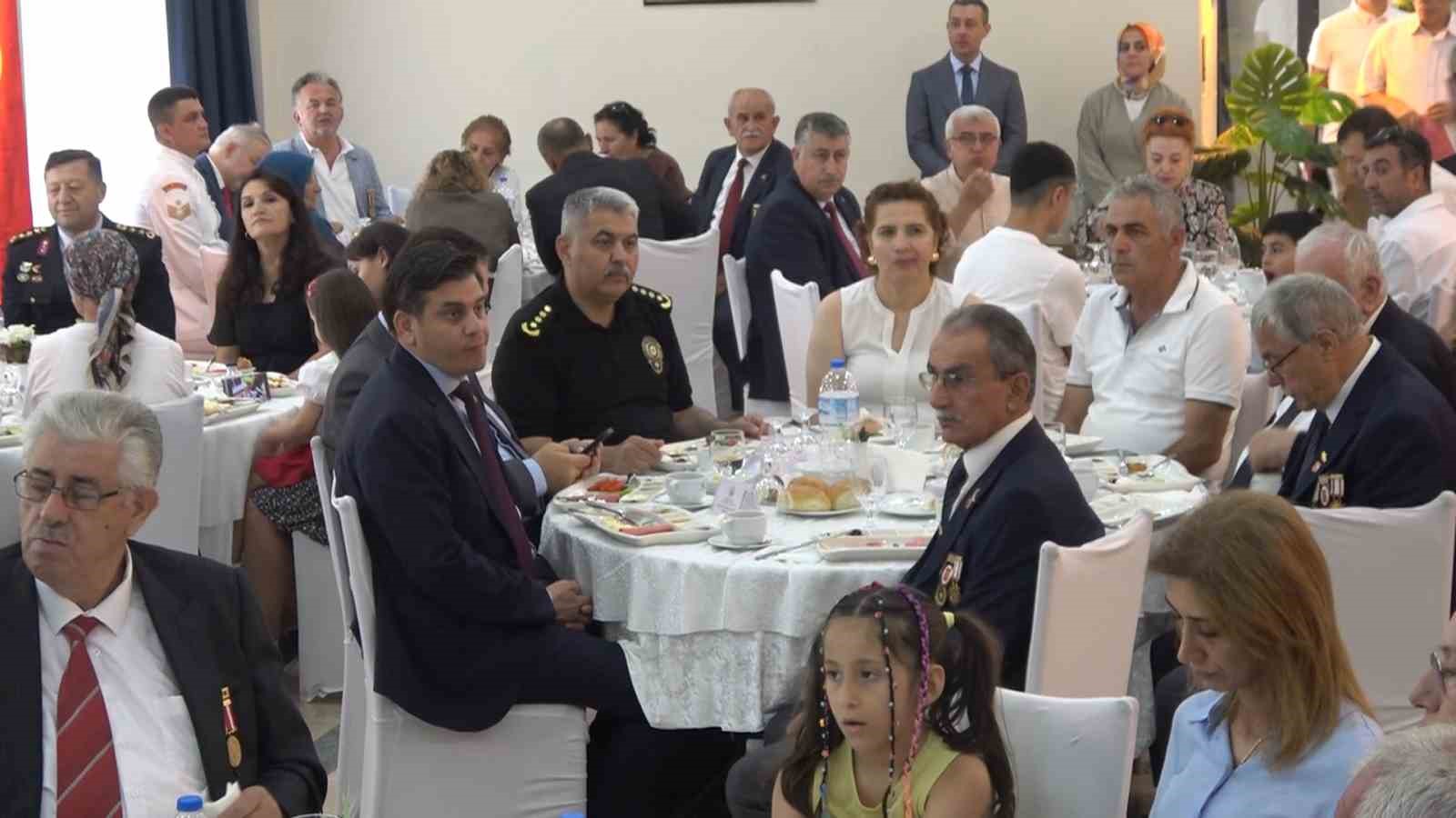 Yalova’da şehitler mezarları başında anıldı