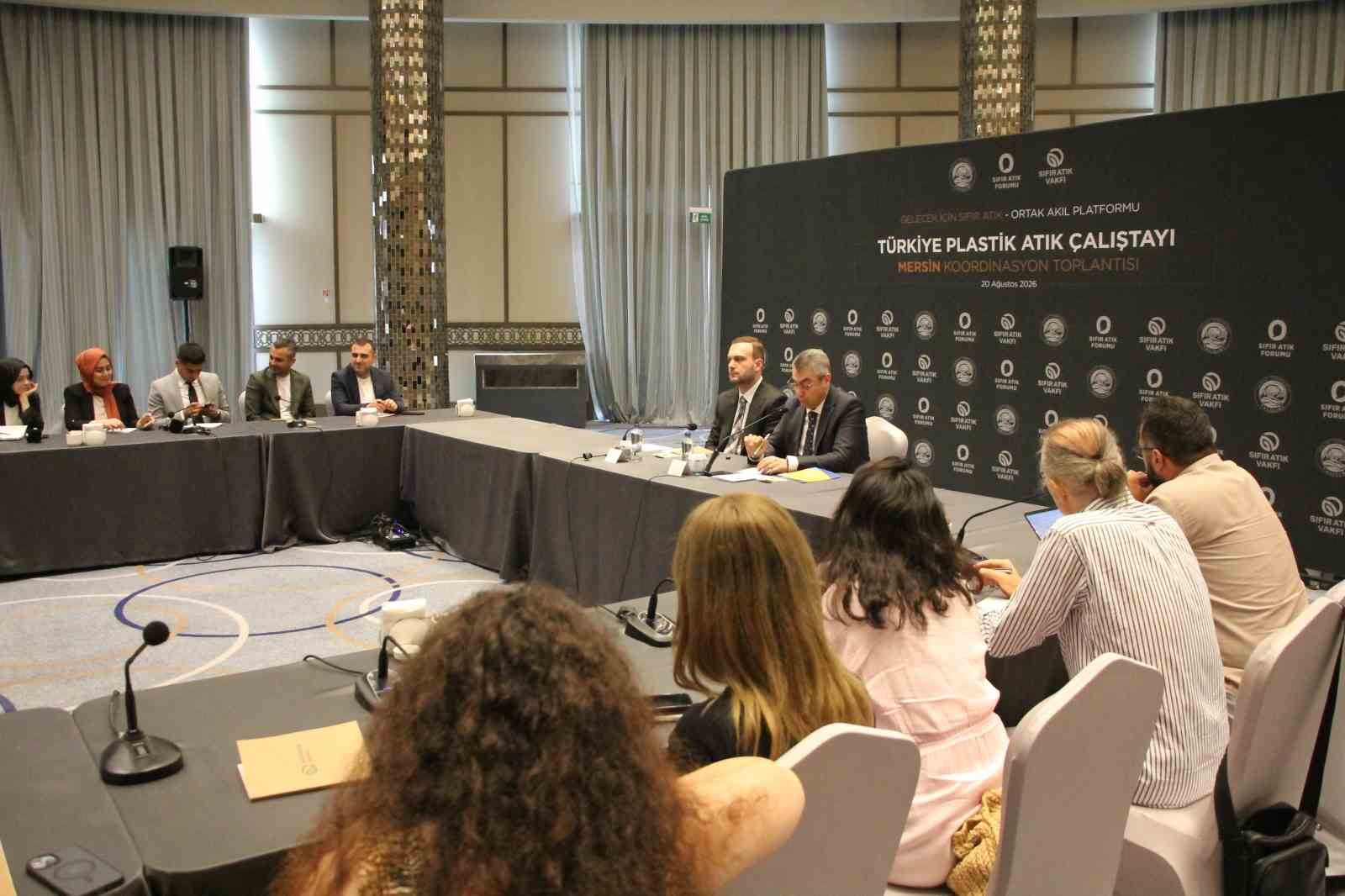 Vali Toros: "&Ccedil;evremizi korumak adına her t&uuml;rl&uuml; tedbiri almaya kararlılıkla devam edeceğiz"