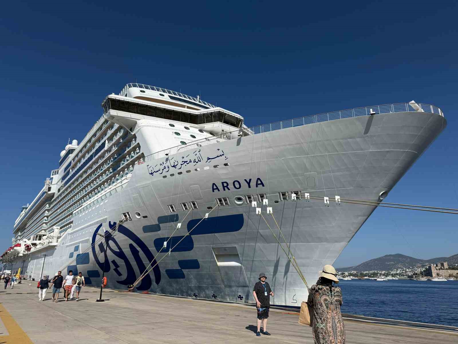 Dev kruvaziyer Bodrum’a demirledi