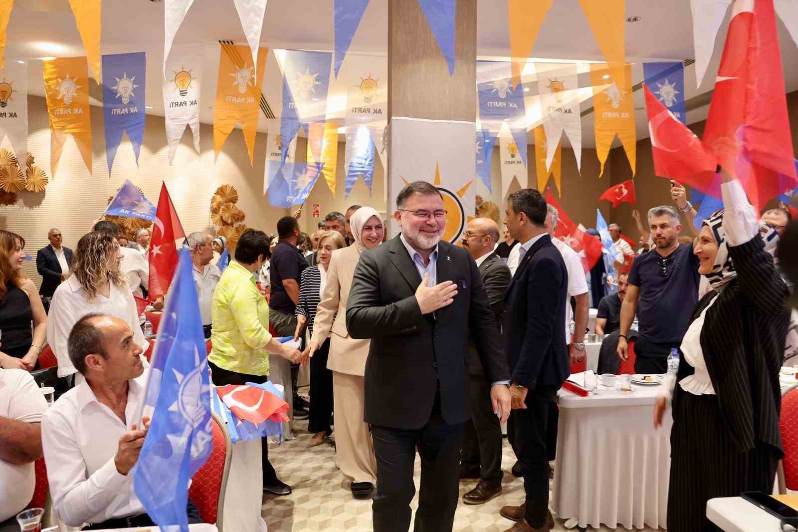 AK Parti İzmir İl Başkanı Saygılı&rsquo;dan CHP&rsquo;ye: "G&uuml;ndemlerinde sadece koltuk kavgası var"