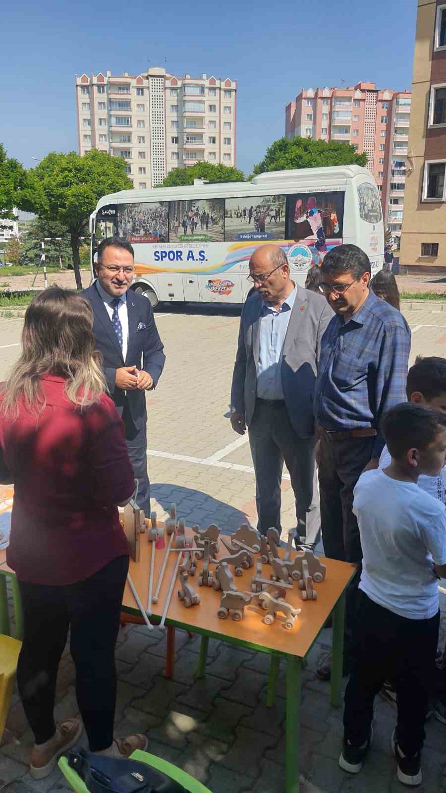 İlkokul öğrencileri ‘Yaza Merhaba Şöleni’ ile eğlendi