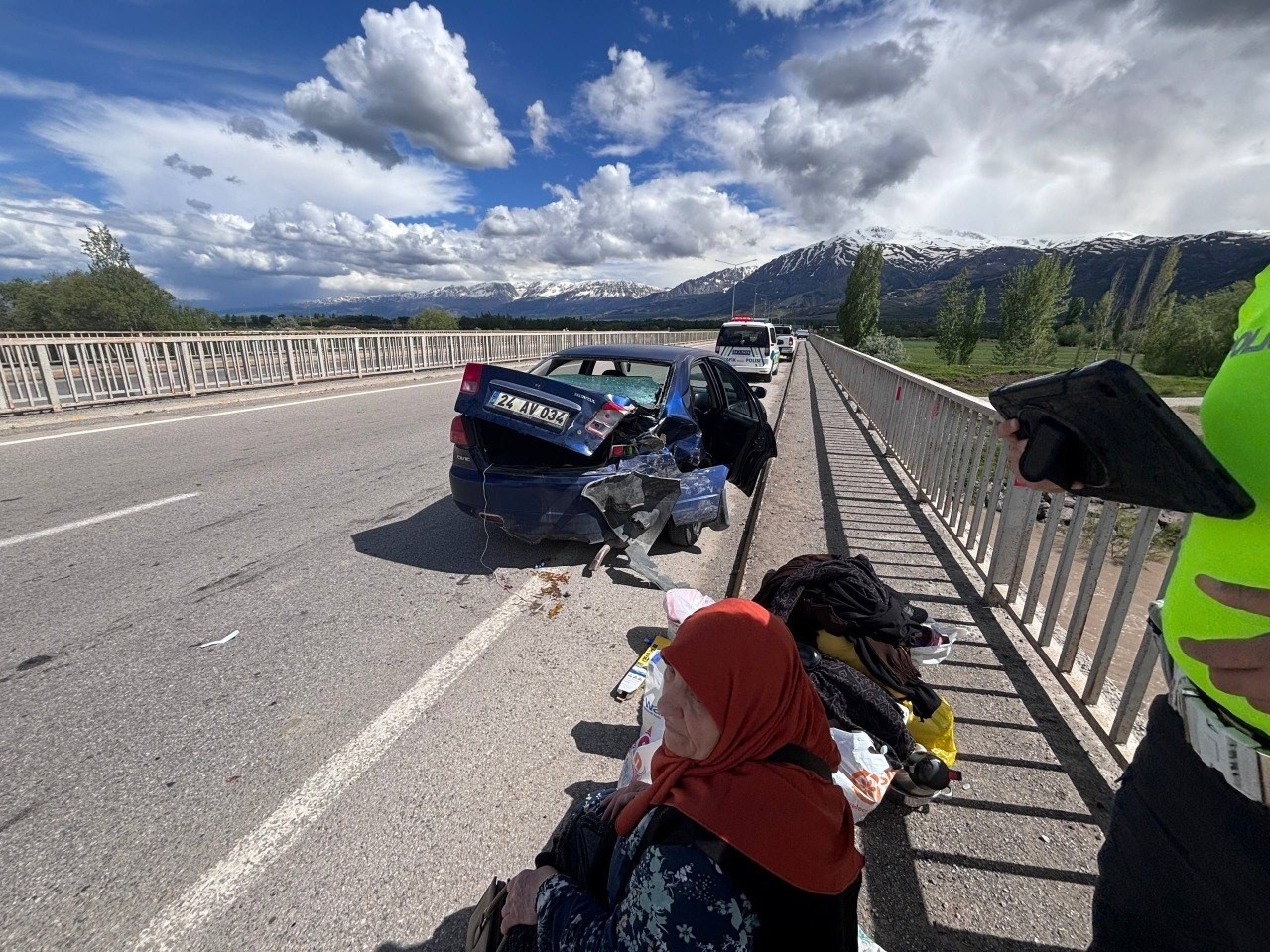 Erzincan-&Ccedil;ağlayan Karayolu&rsquo;nda trafik kazası: 2 yaralı