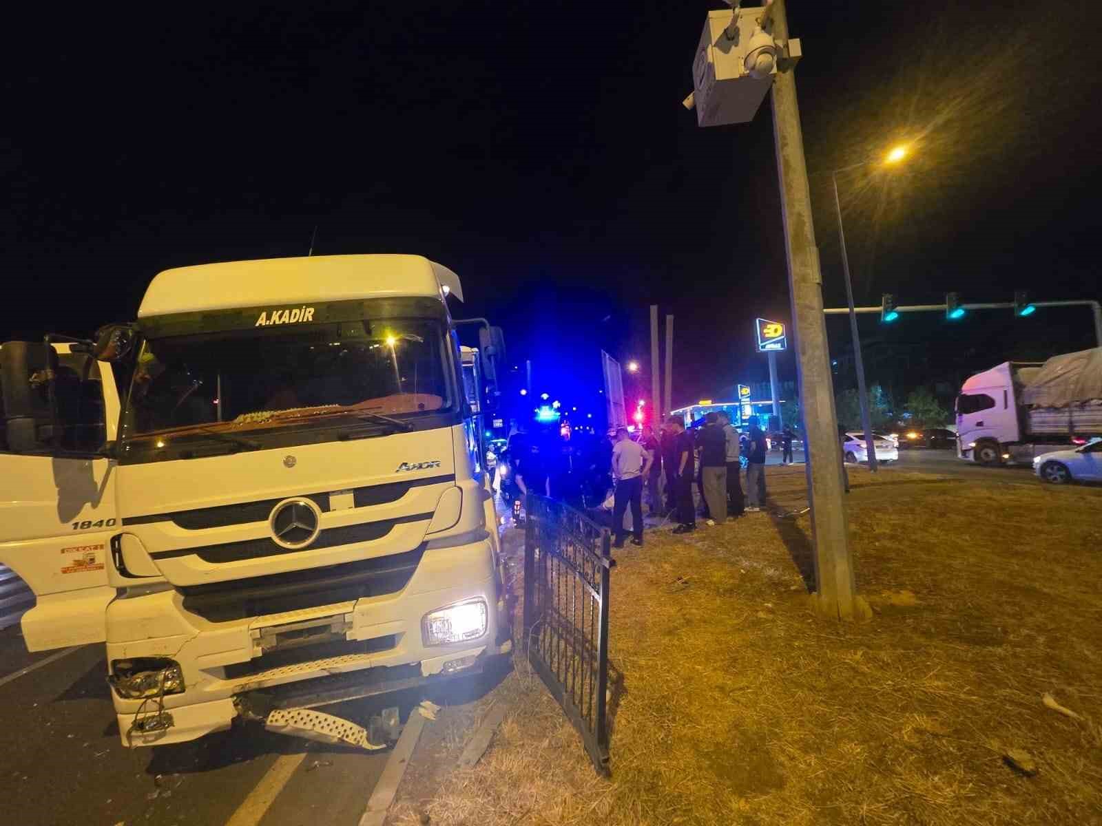 Bing&ouml;l&rsquo;de otomobil ile tır &ccedil;arpıştı: 5 yaralı
