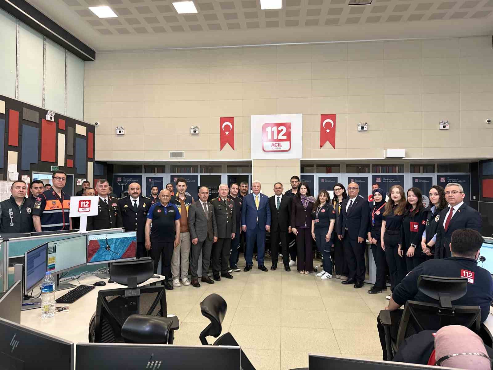 Çankırı’da protokol üyeleri, bayramda çalışan kurum personelleriyle bayramlaştı