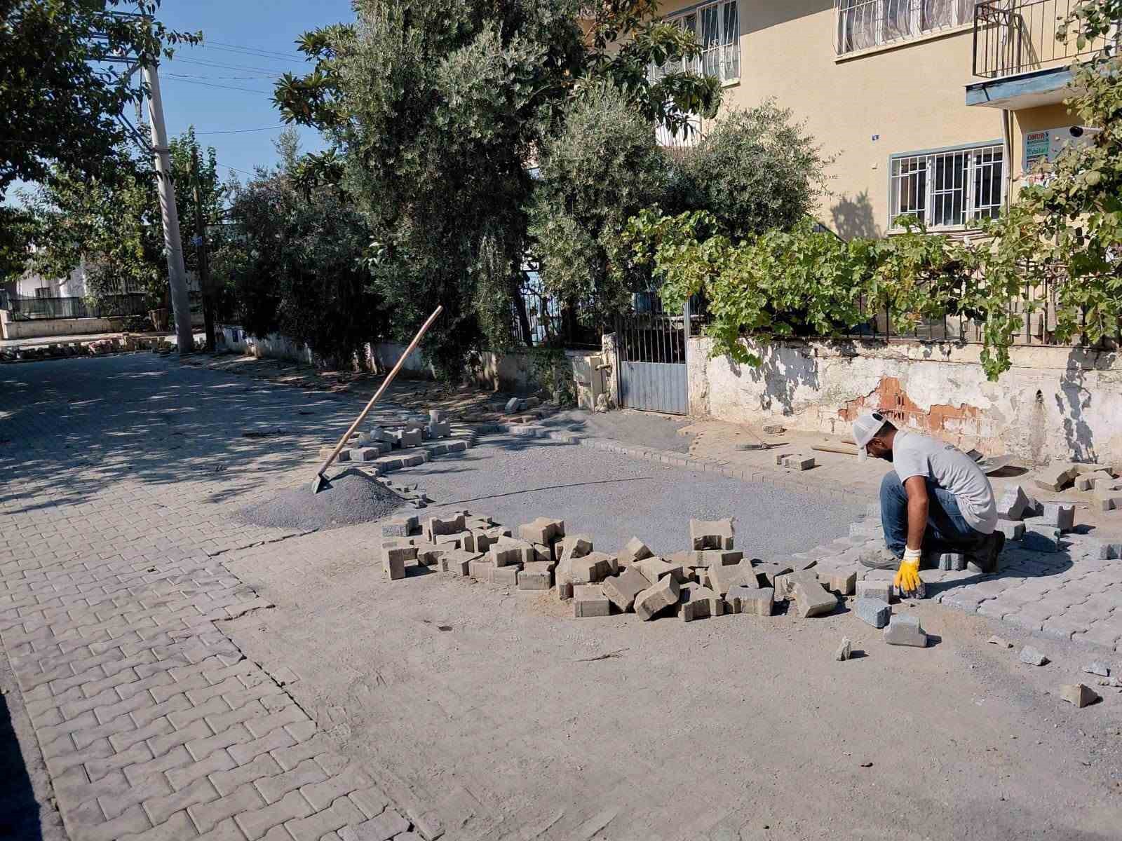 Germencik&rsquo;te yol bakım ve onarım &ccedil;alışmaları s&uuml;r&uuml;yor