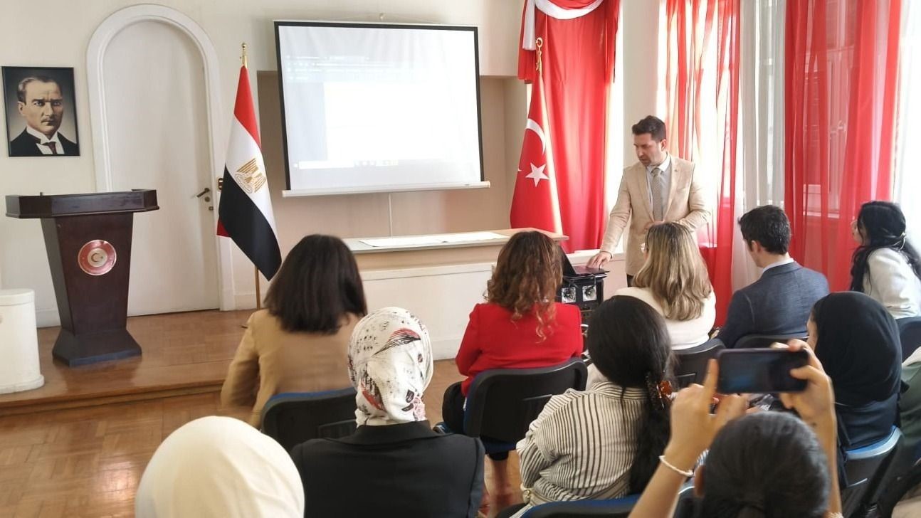 Anadolu &Uuml;niversitesi A&ccedil;ık&ouml;ğretim Fak&uuml;ltesi T&uuml;rk Dili ve K&uuml;lt&uuml;r&uuml; &Ouml;n Lisans Programı, İskenderiye&rsquo;de tanıtıldı