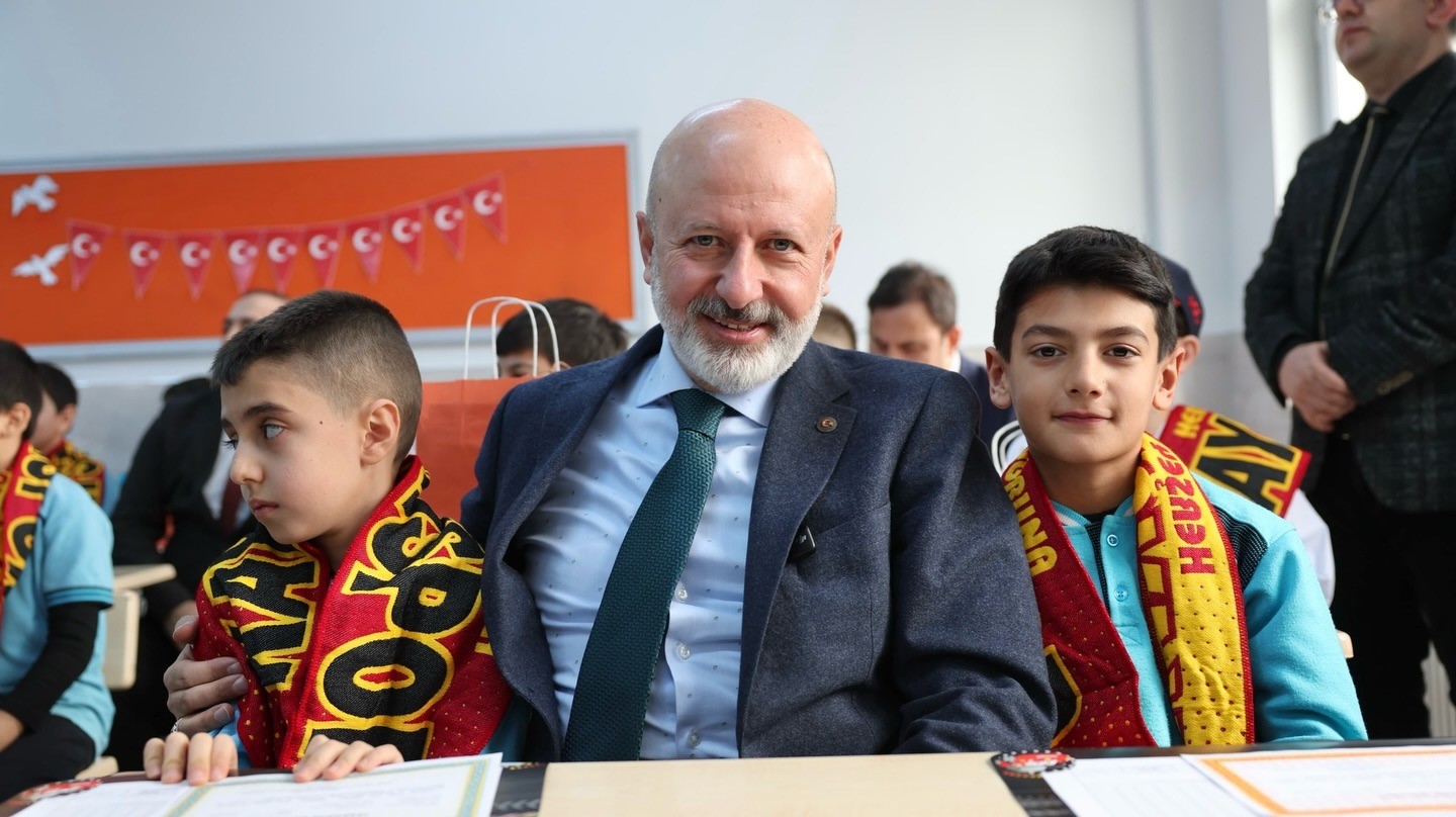 Başkan Çolakbayrakdar: "Eğitimde de, sınavda da her zaman yanınızdayız"