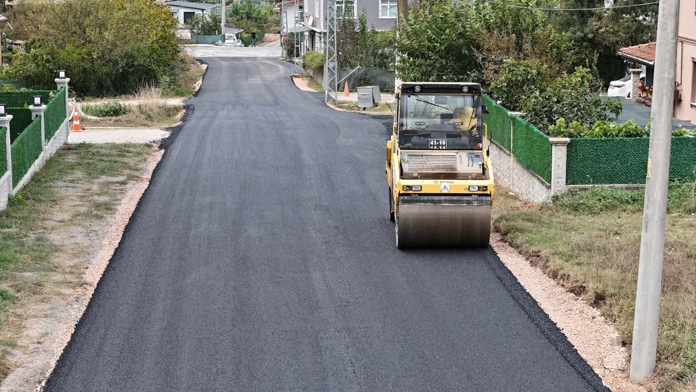 Kartepe’de asfalt mesaisi