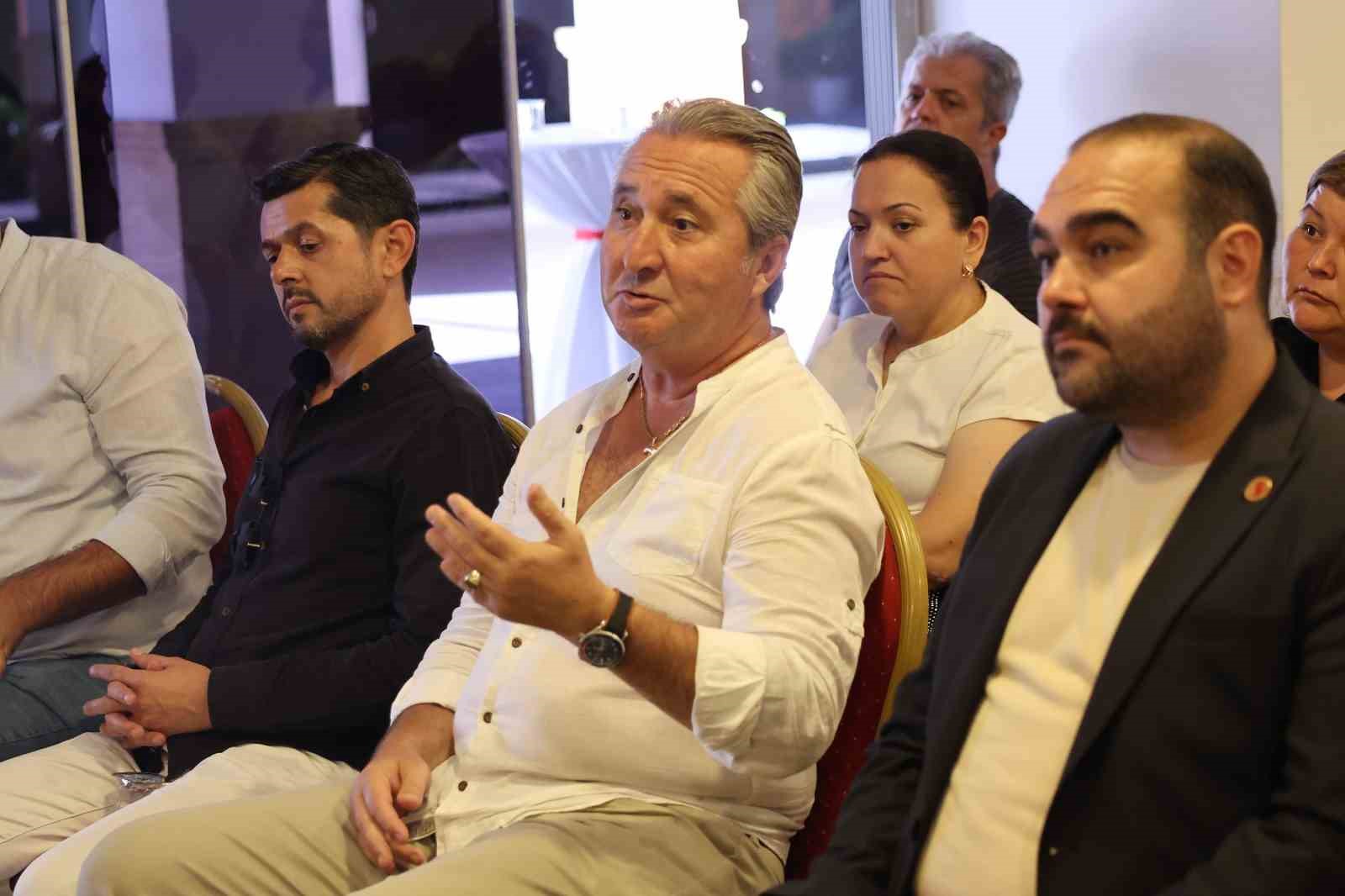 Başkan &Uuml;nl&uuml;, muhtarlarla buluştu