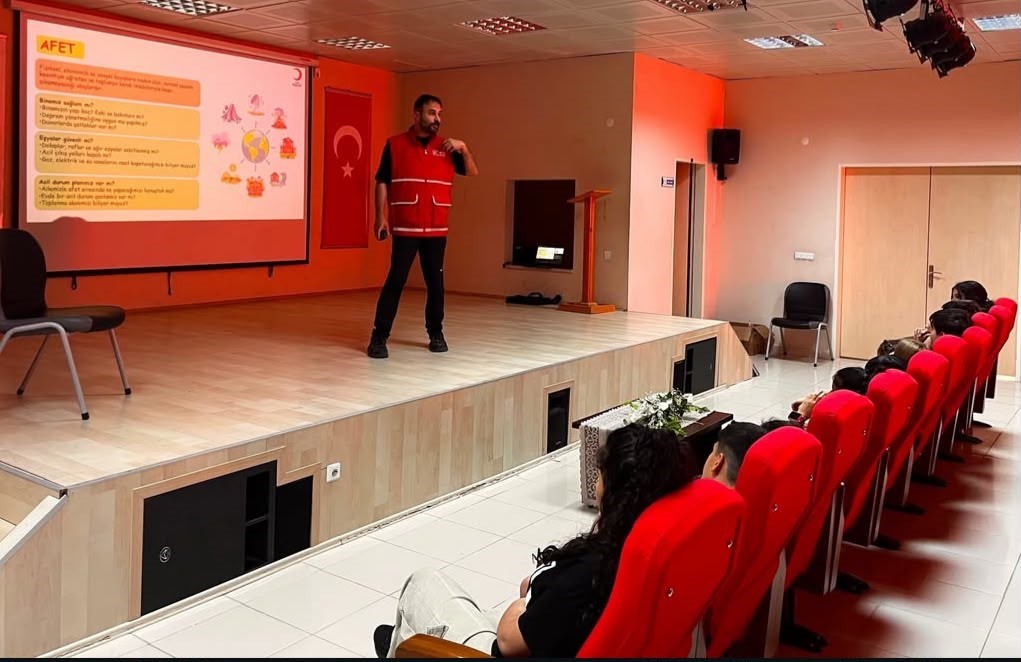 Kızılay&rsquo;dan yaz kursu &ouml;ğrencilerine afet bilinci eğitimi
