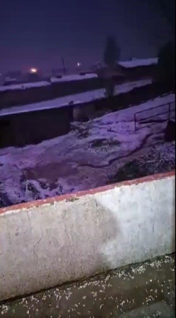 Kars’ta gece yarısı dolu kabusu: Vatandaşlar panikle kameraya sarıldı