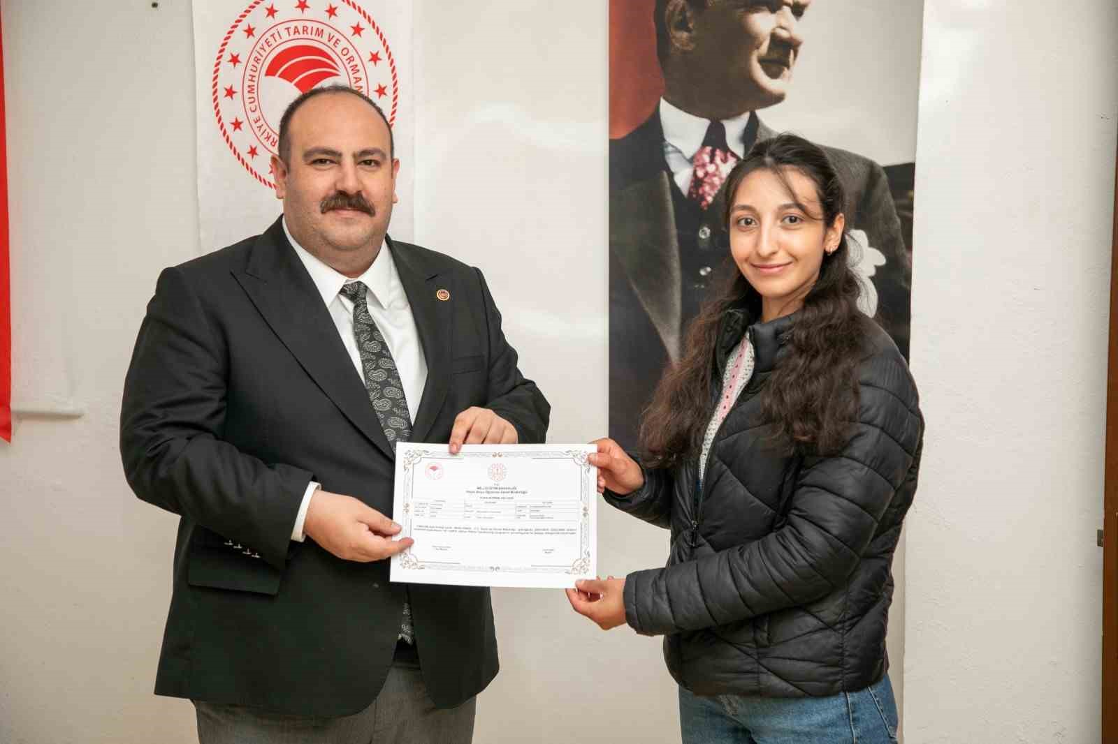 Safran yetiştiriciliği eğitimi alan üreticilere sertifika töreni düzenlendi