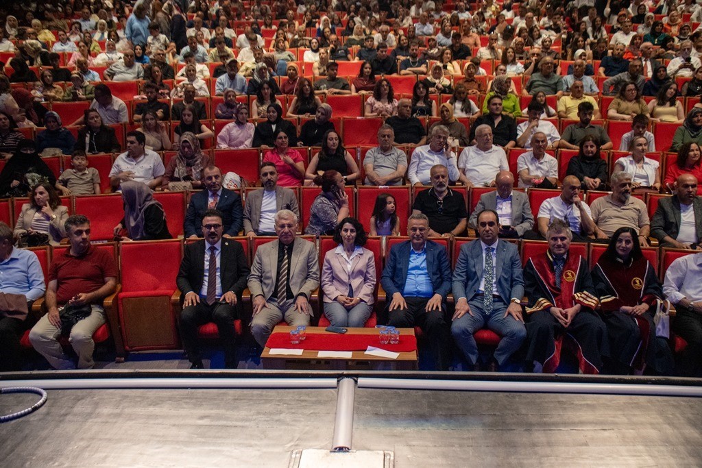 Samsun MYO’da 33. dönem mezuniyet coşkusu