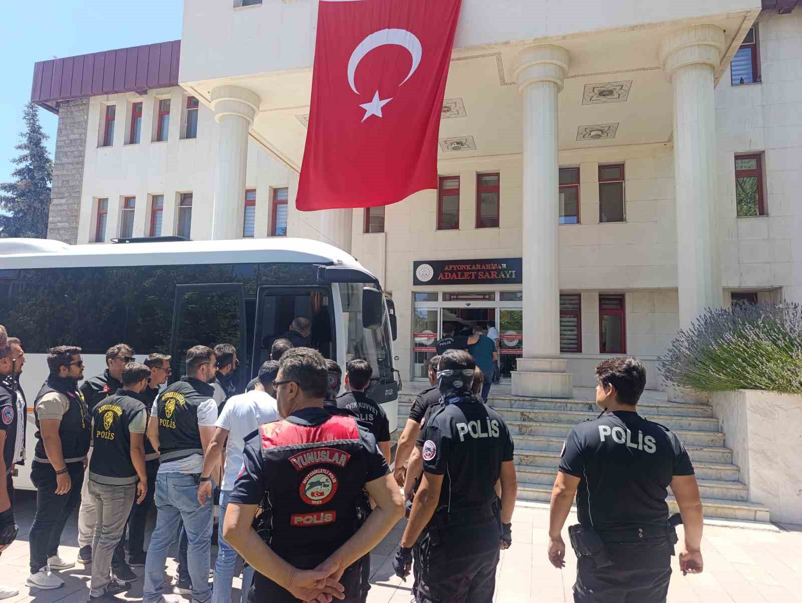 Durak başkanı cinayetinde yakalanan 18 kişi adliyeye sevk edildi