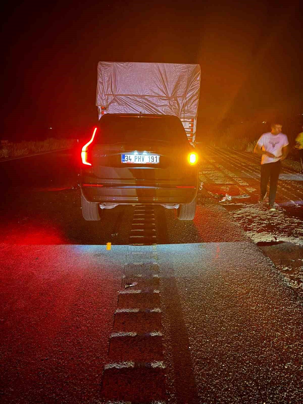 Yozgat&rsquo;ta otomobil tıra &ccedil;arptı: 3 yaralı