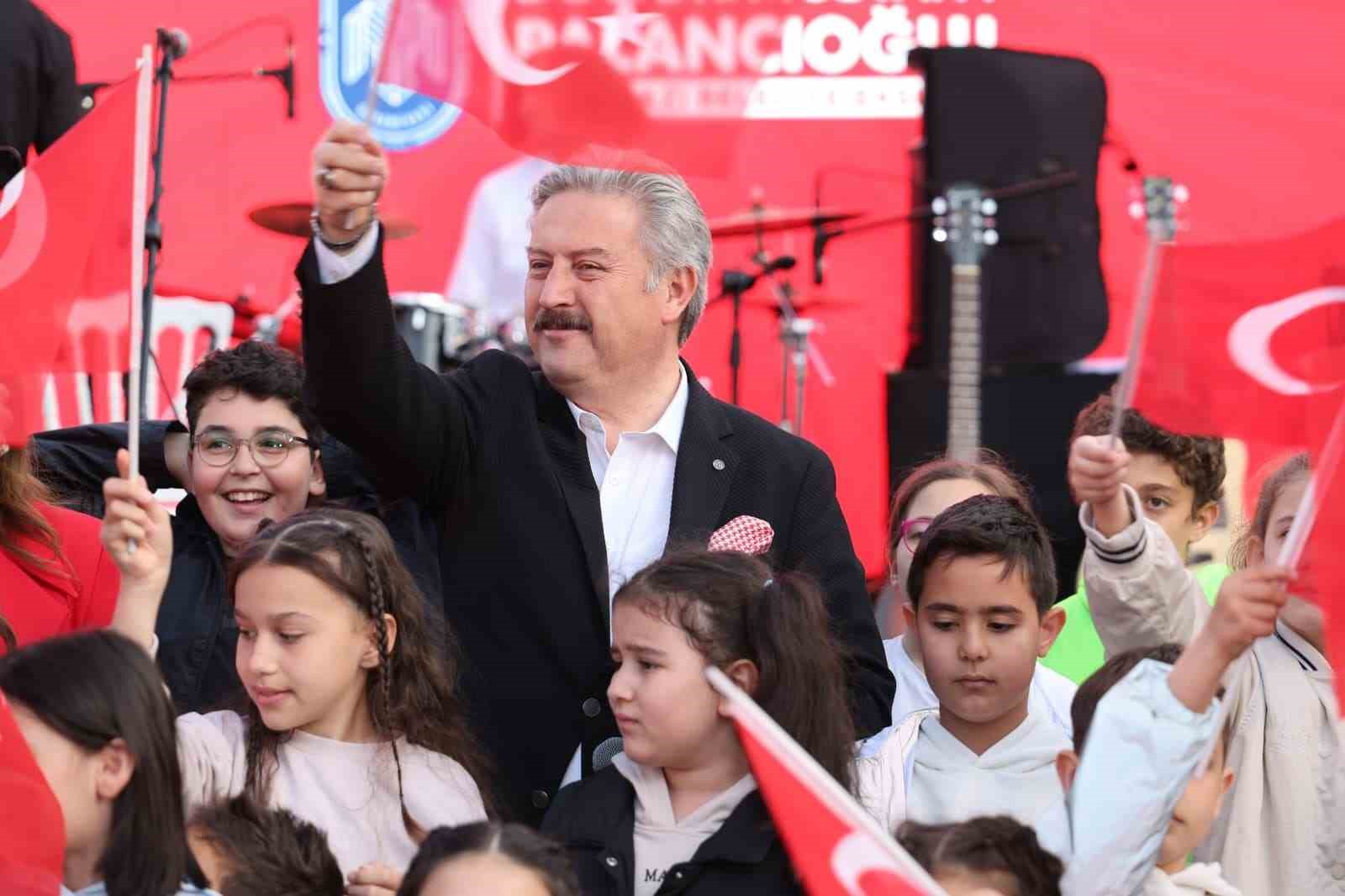 Melikgazi&rsquo;de 19 Mayıs&rsquo;ın heyecan ve coşkusu, Gen&ccedil;lik Orkestrası&rsquo;nın konseriyle ta&ccedil;landı
