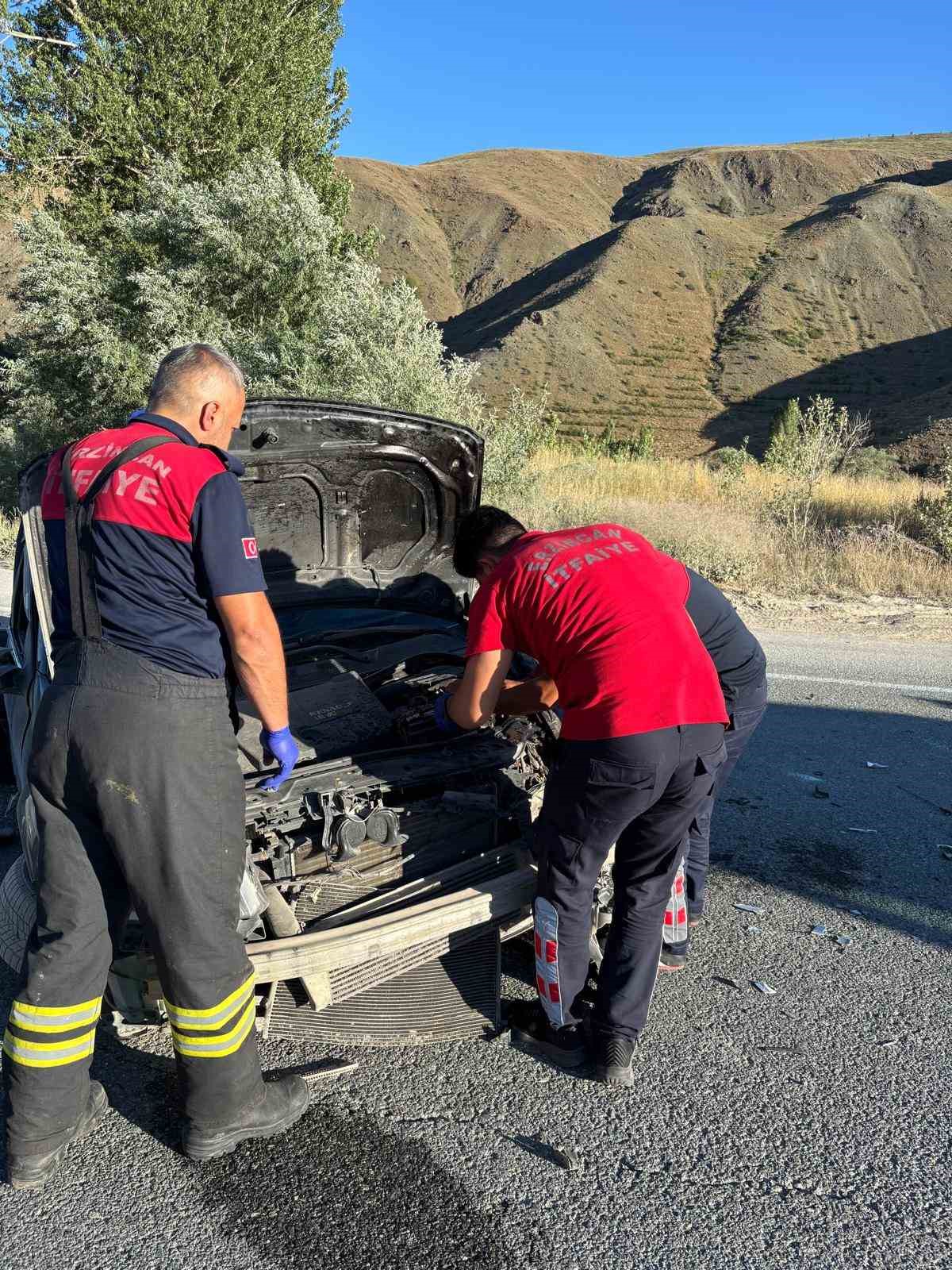 Erzincan&rsquo;da trafik kazası: 3 yaralı