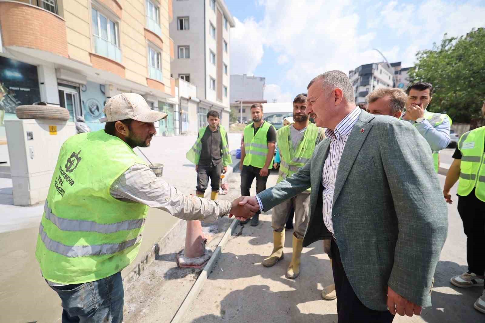 B&uuml;y&uuml;kakın &Ccedil;ayırova&rsquo;da projeleri yerinde inceledi, esnafla buluştu