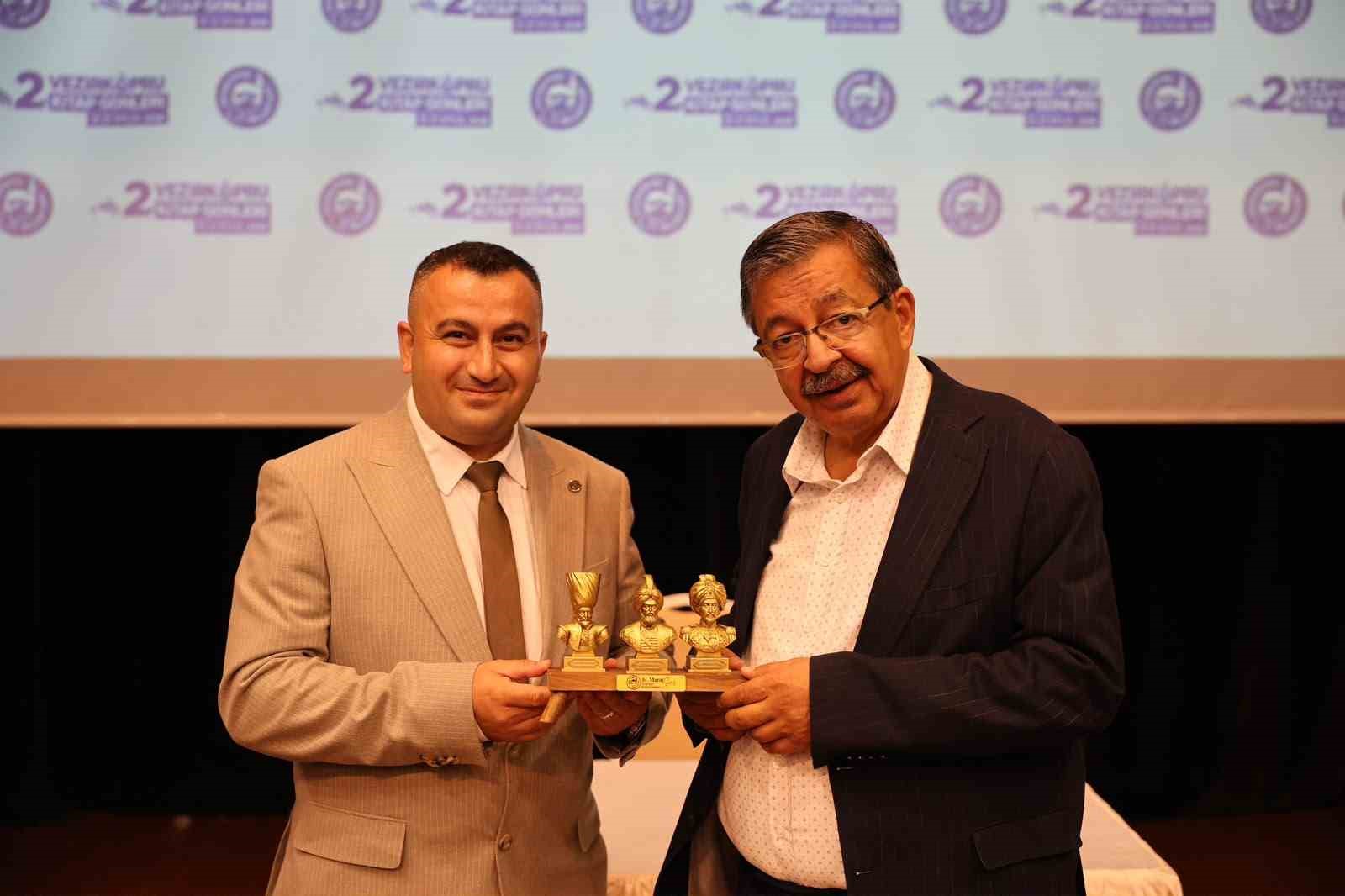 Hayati İnan&ccedil;, Vezirk&ouml;pr&uuml;&rsquo;de kitapseverlerle buluştu