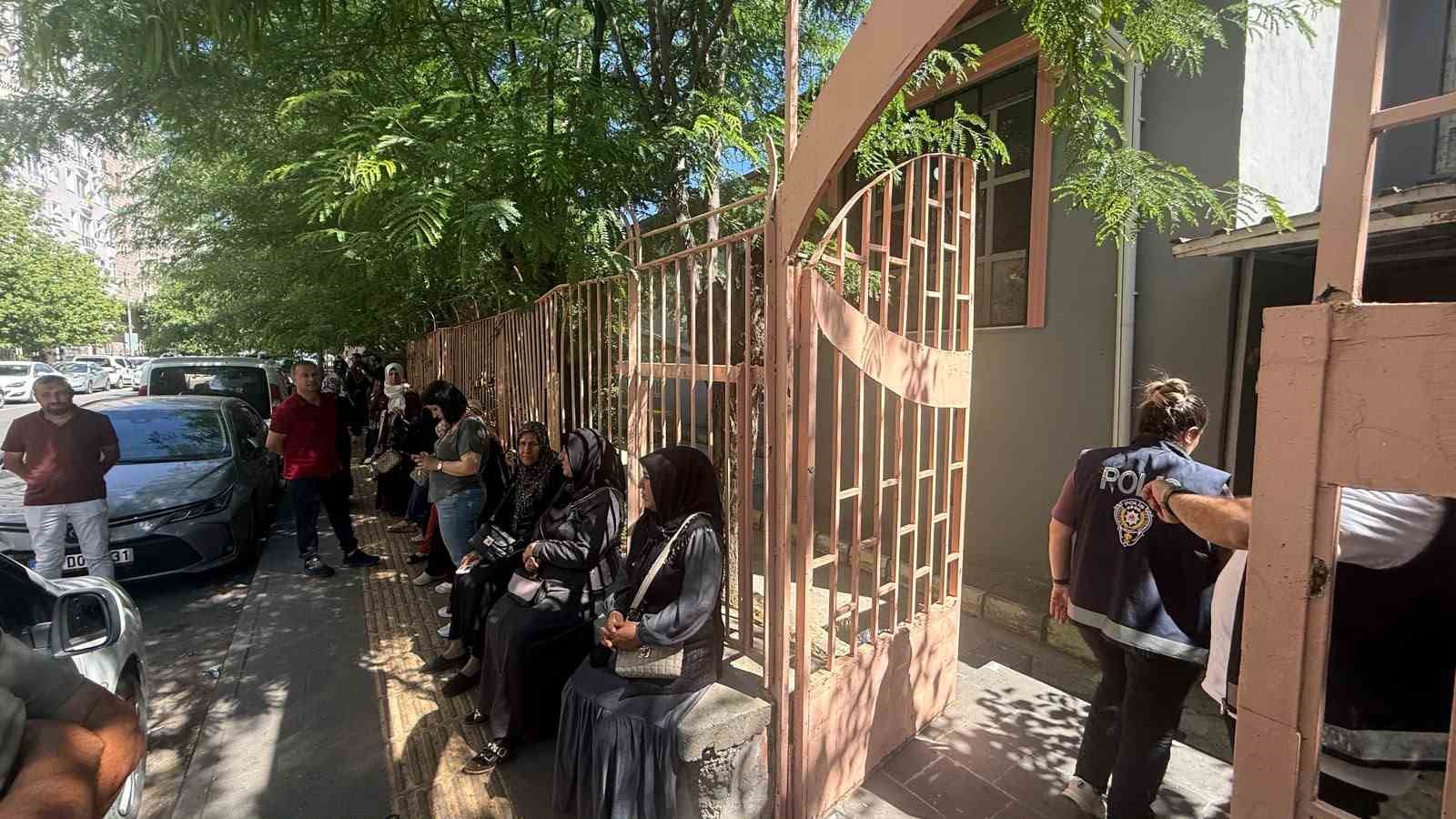 Kimliğe gerek yok demiş, sınava son bir dakikada yetiştirildi