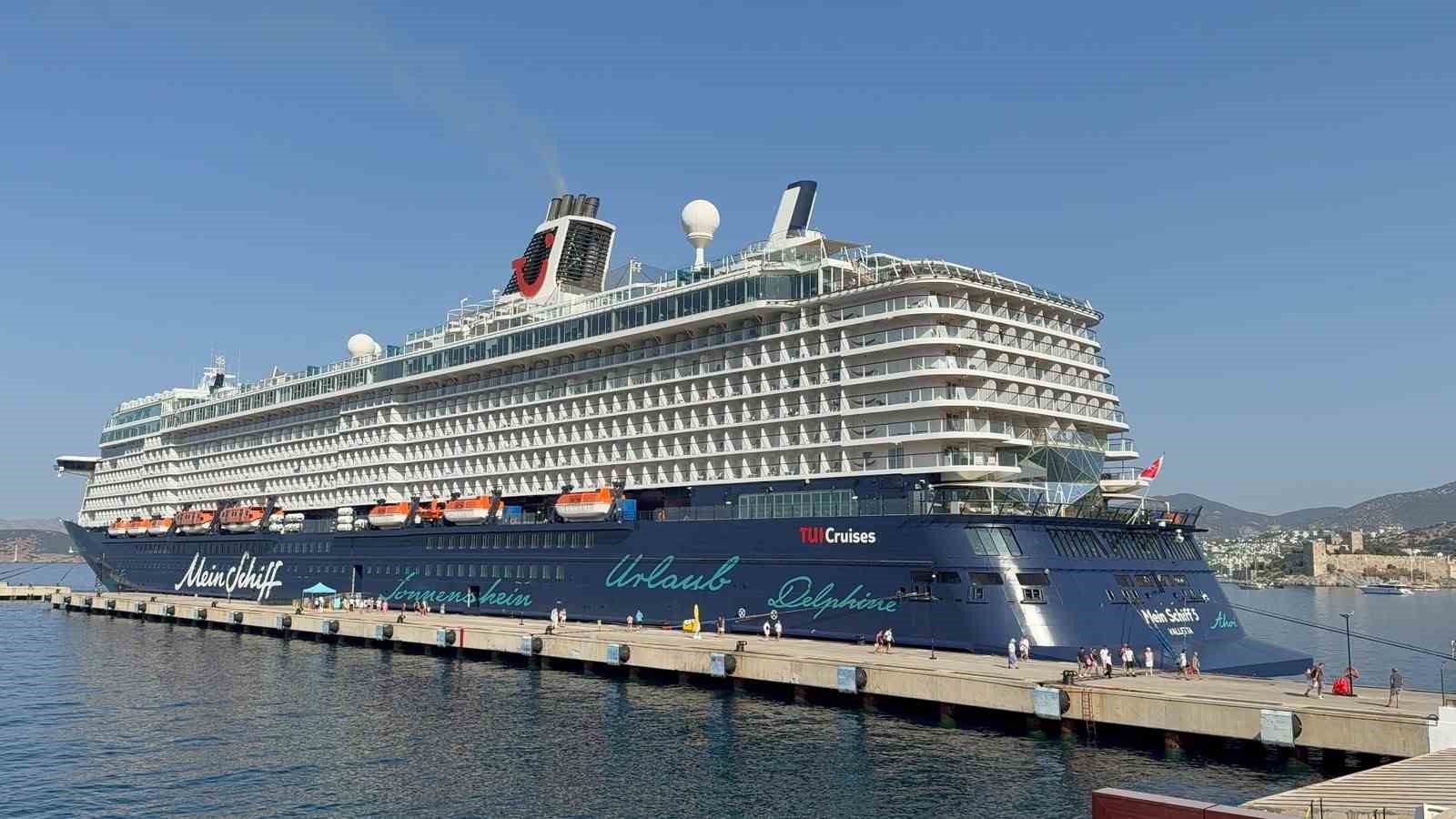 Bodrum&rsquo;a 2 bin 746 yolcuyla geldi