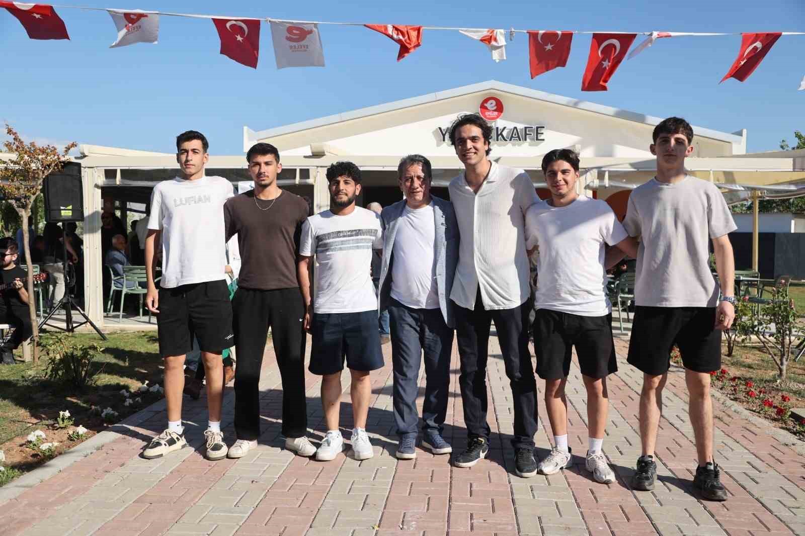 Yurt Kafe ve Işıklı Parkı hizmete açıldı