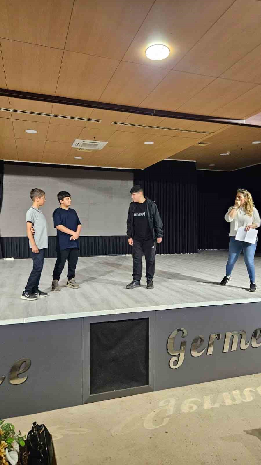 Başkan Zencirci&rsquo;nin desteğiyle hayalleri sahneye taşındı