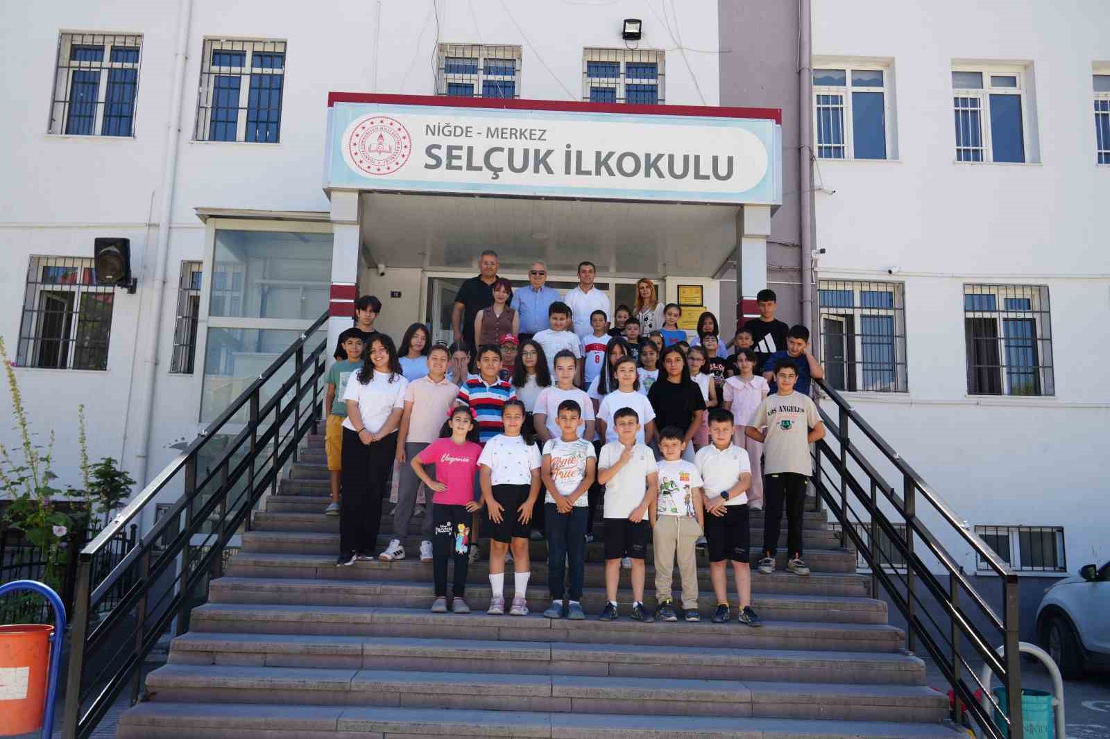 Niğde’de Halk Eğitim Merkezi’nin yaz okuluna rekor ilgi: Kurslara bin 71 öğrenci katıldı