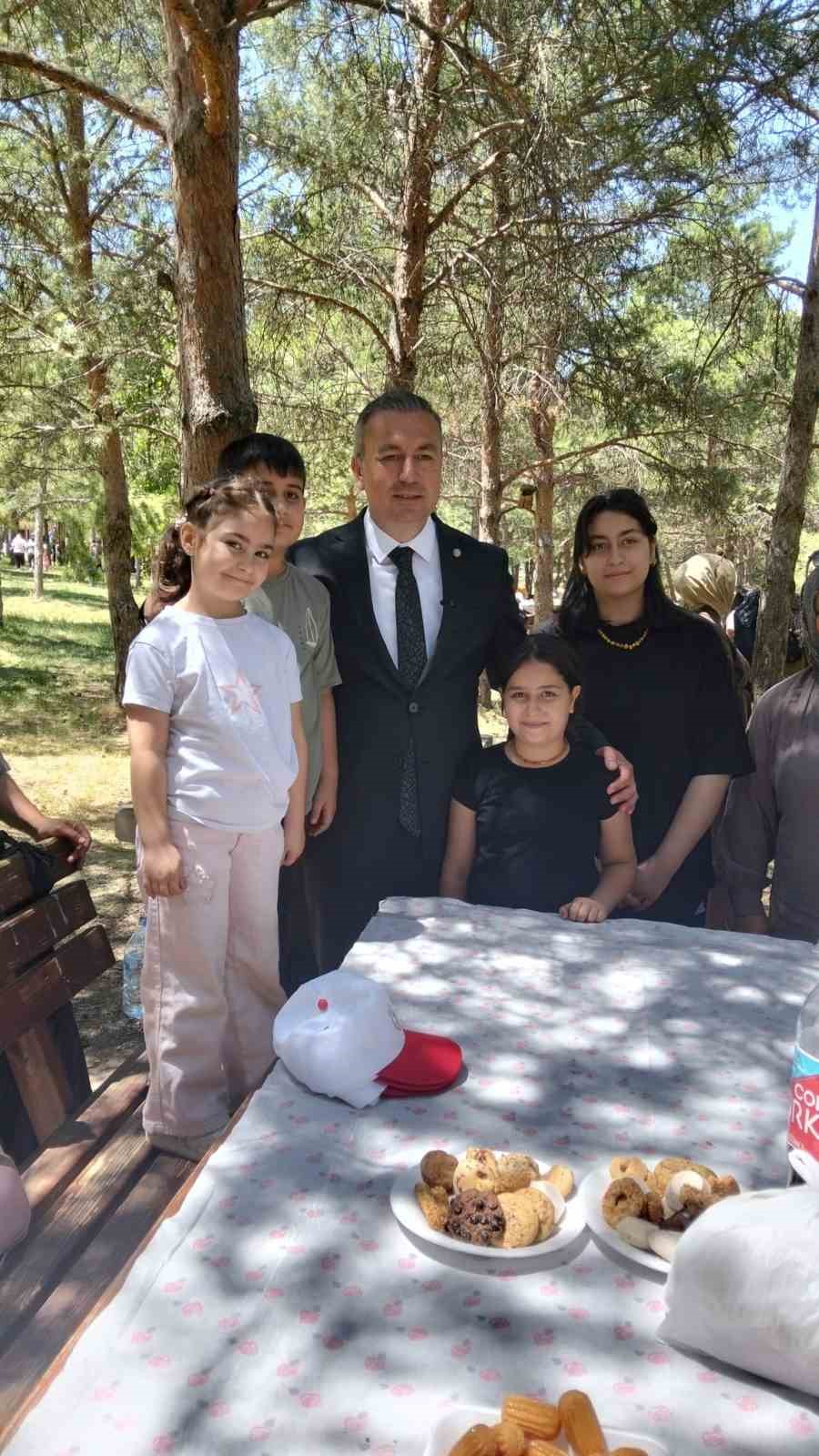 Yetim ve &ouml;ks&uuml;z &ccedil;ocuklar piknikte buluştu
