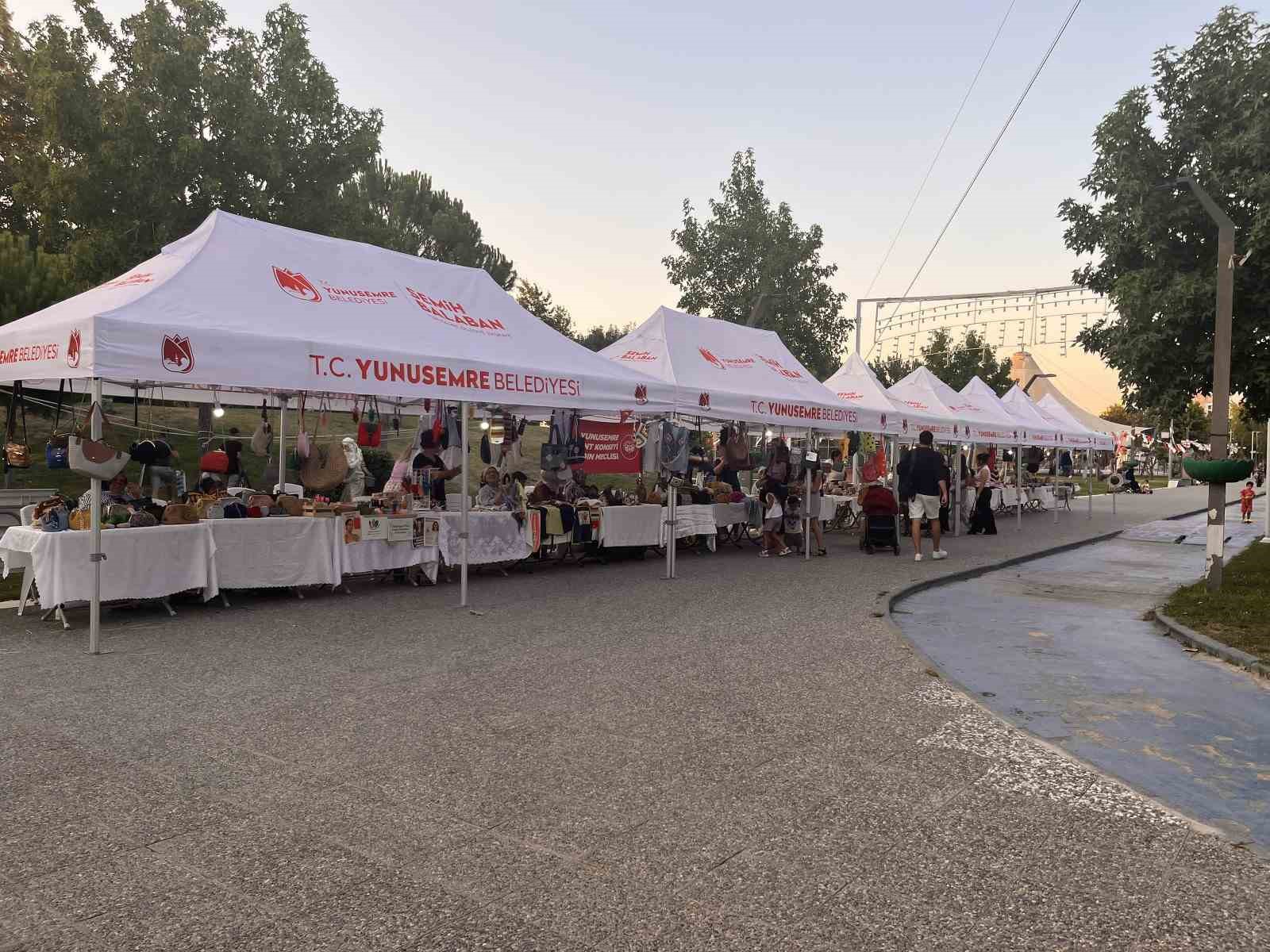 Kadınların el emeği ürünleri gece pazarında satışa çıktı