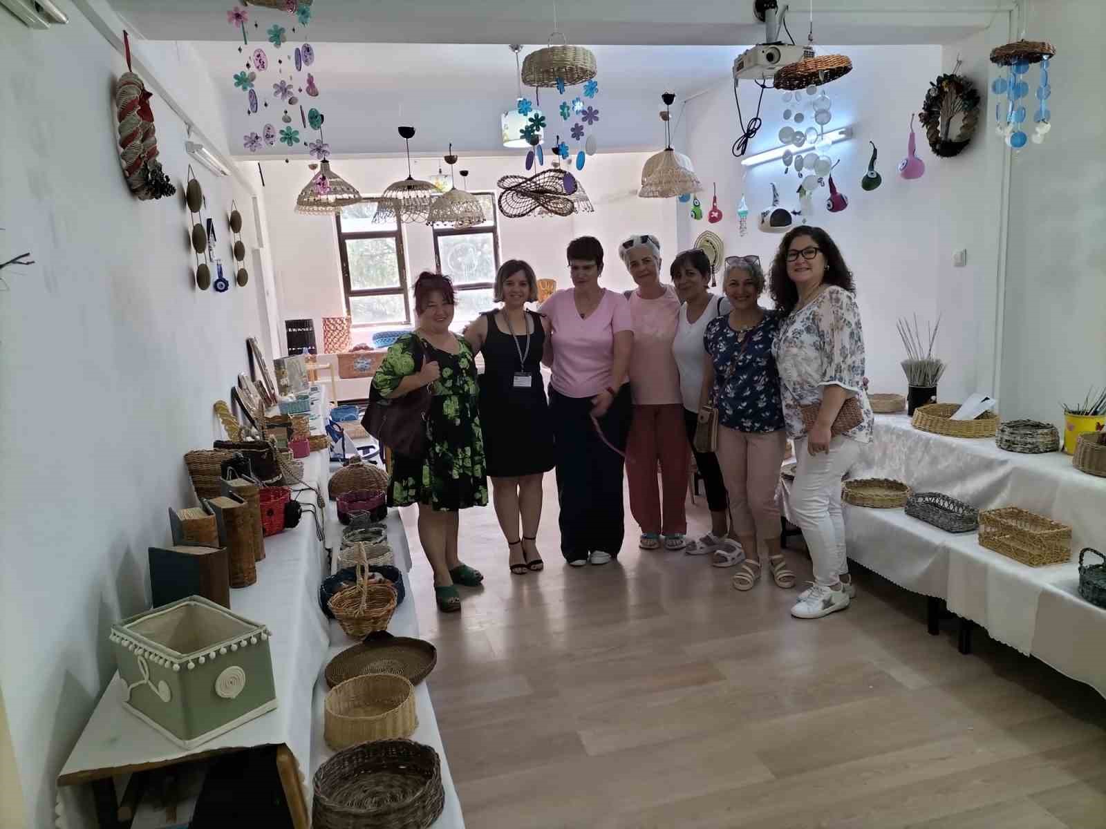 Köyceğiz’de atık kağıtlar sanata dönüştü