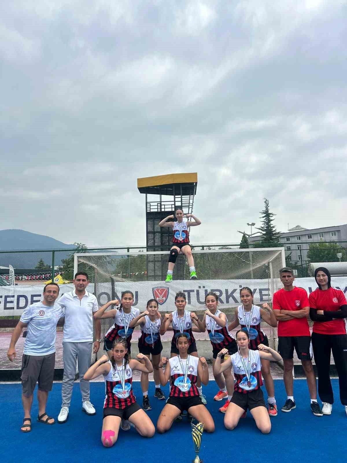 Ege Yıldızları U16 Türkiye Hokey 1’inci Ligi’nde Türkiye ikincisi oldu