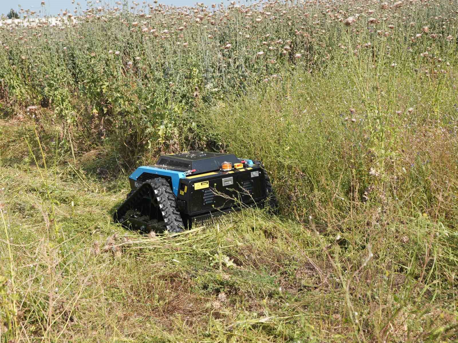 Tarsus’ta Park ve Bahçeler Müdürlüğüne yeni nesil biçme makinesi