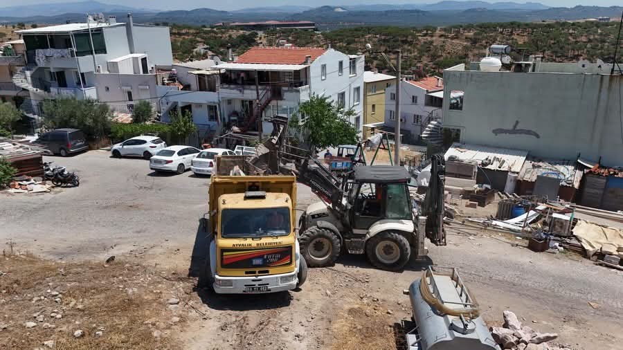 Ayvalık Belediyesi&rsquo;nden &ccedil;evre kirliliğine ge&ccedil;it yok
