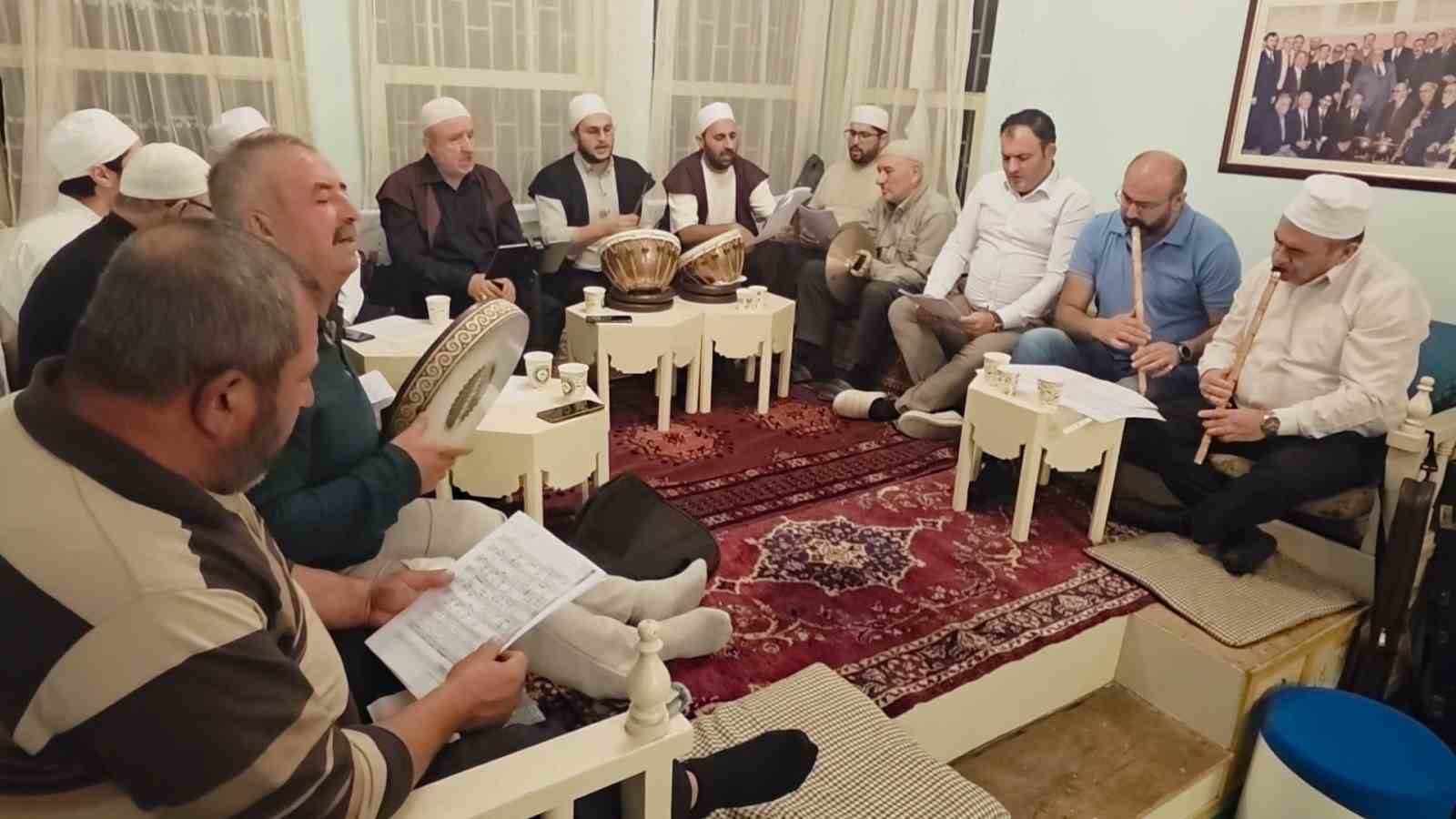 Kütahya’da merhum ressam Ahmet Yakupoğlu’nun evinde Ahi Gecesi düzenlendi