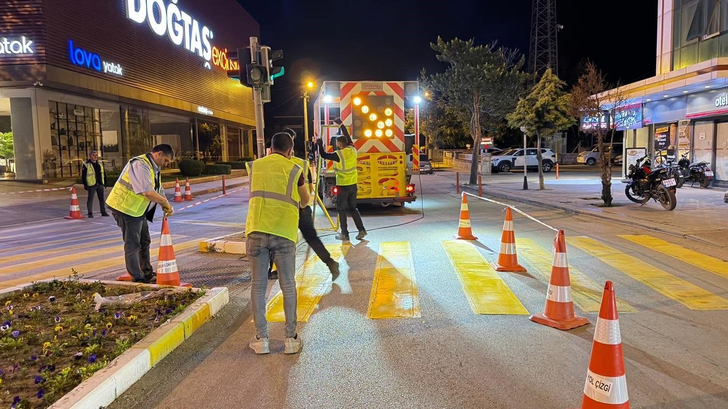 Erzincan’da yol çizgileri yenileniyor