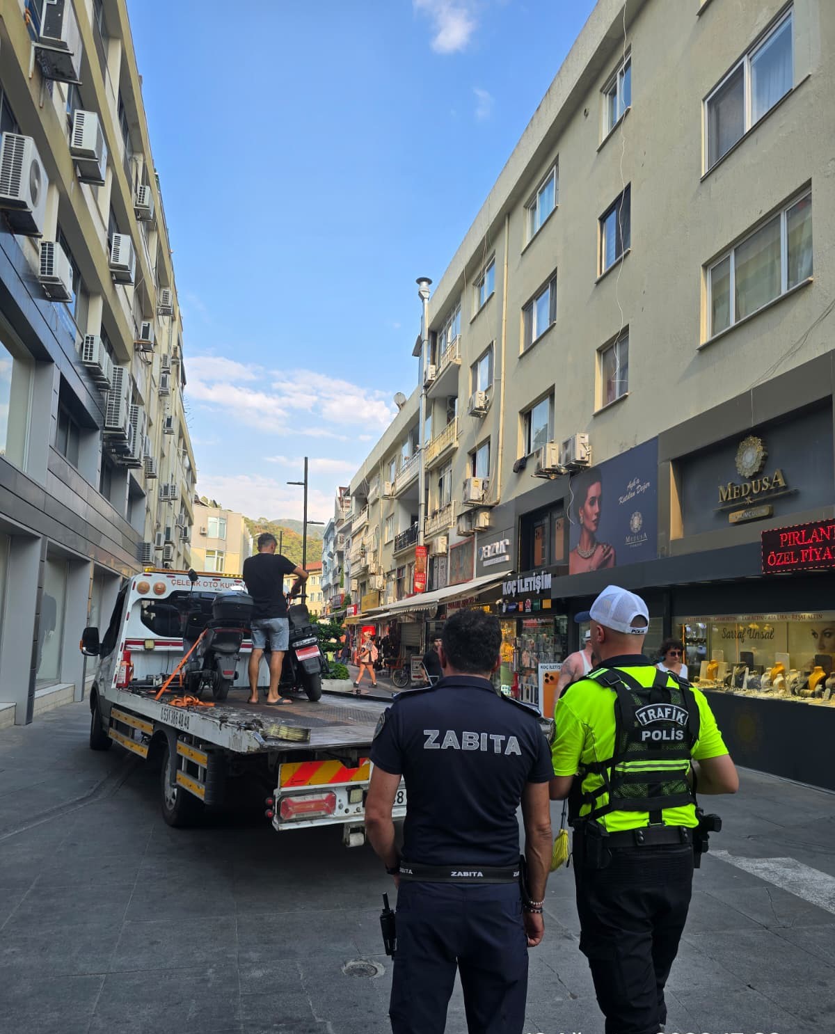 Marmaris Çarşısı’nda motosikletlere ortak denedim