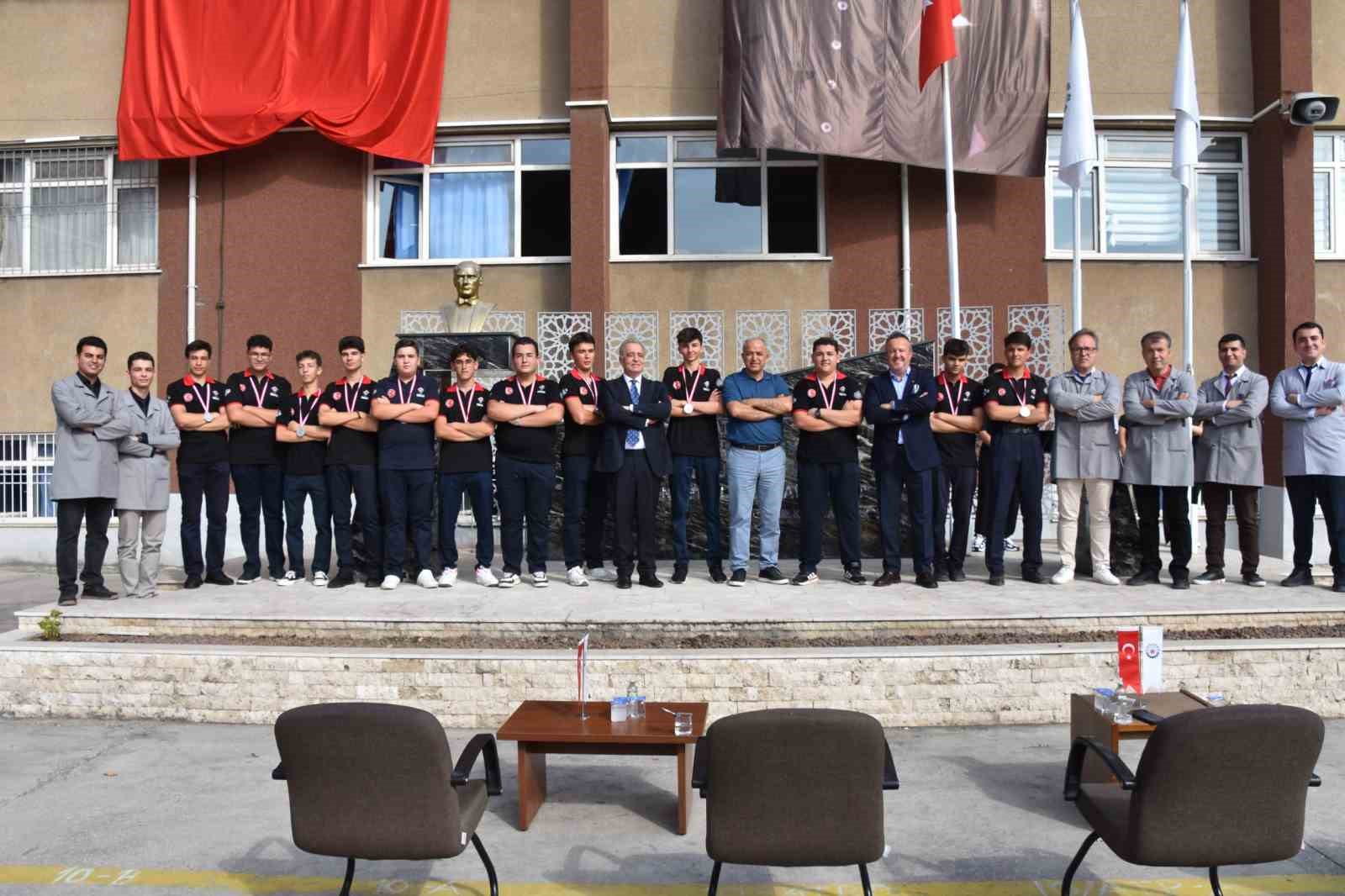 DOSTEK Koleji’nde geleceğe güçlü bir başlangıç