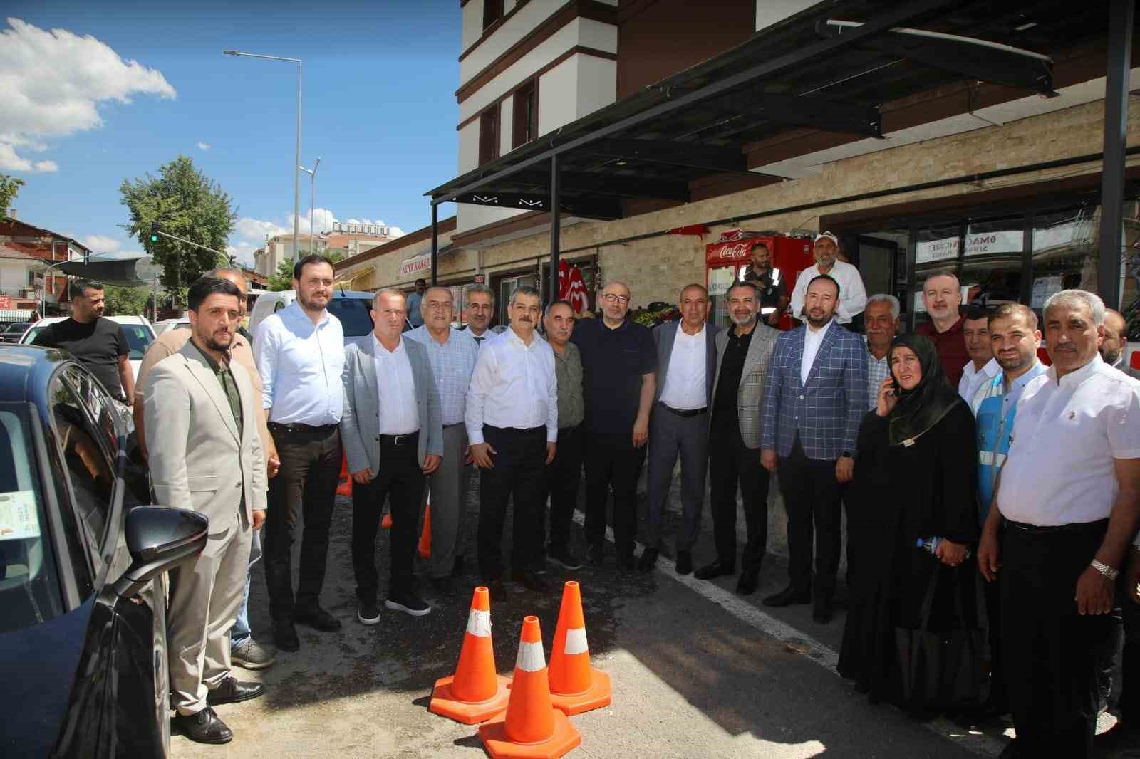 AK Parti Baskil’de tek yürek: 100 kişilik kadro sahaya indi