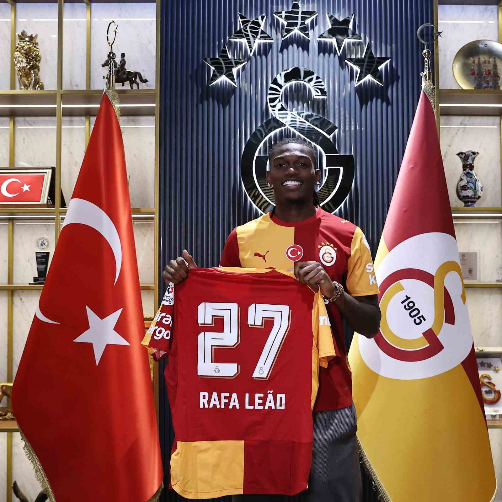 Galatasaray, Leao ile 4 yıllık sözleşme imzaladı