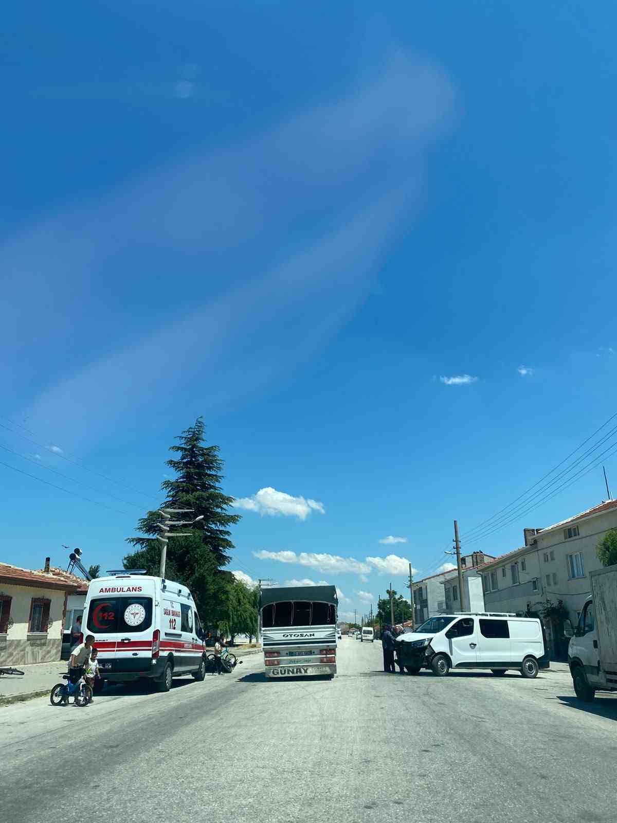 Panelvan araç ile motosiklet çarpıştı: 1 yaralı