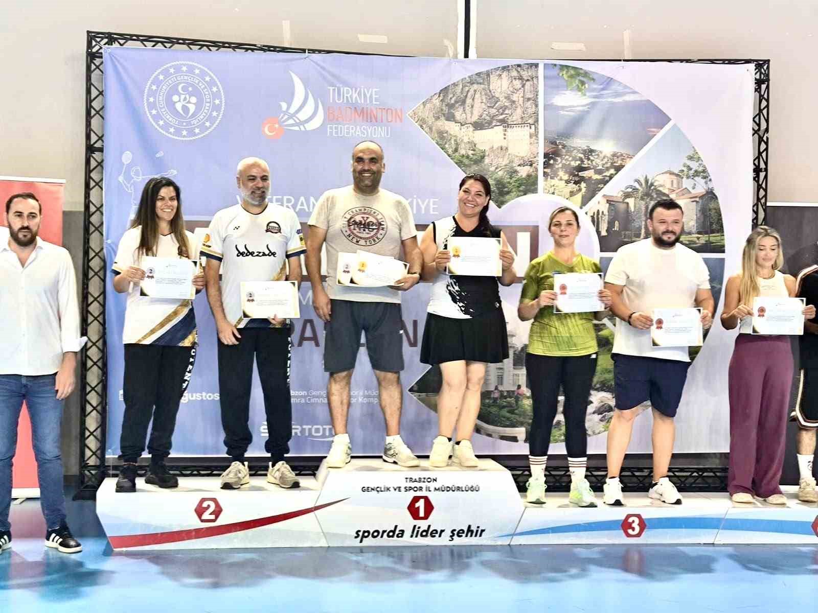 Niğdeli veteran badmintonculardan Türkiye Şampiyonası’nda 5 madalya