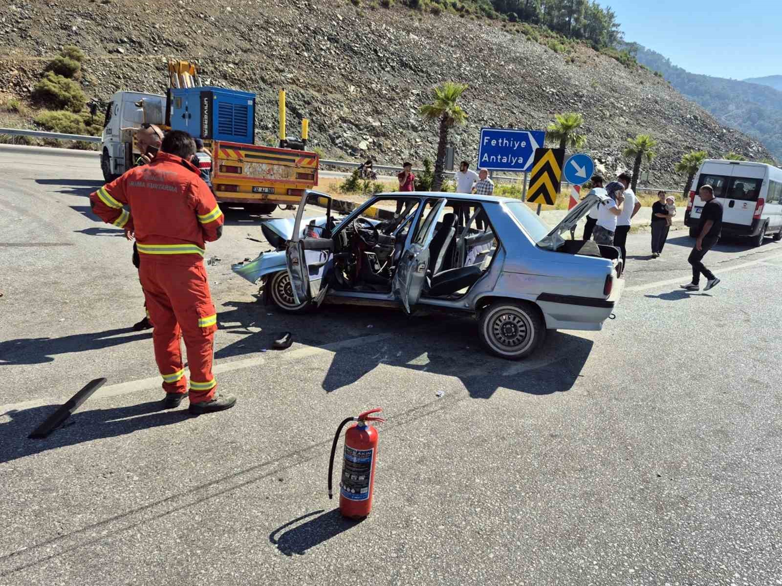 Göcek Tüneli çıkışında sıkışmalı trafik kazası