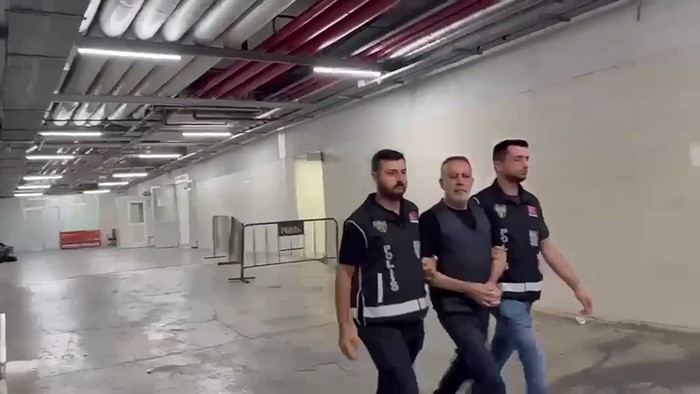 Haluk Levent&rsquo;in elleri kelep&ccedil;eli g&ouml;r&uuml;nt&uuml;s&uuml; ortaya &ccedil;ıktı