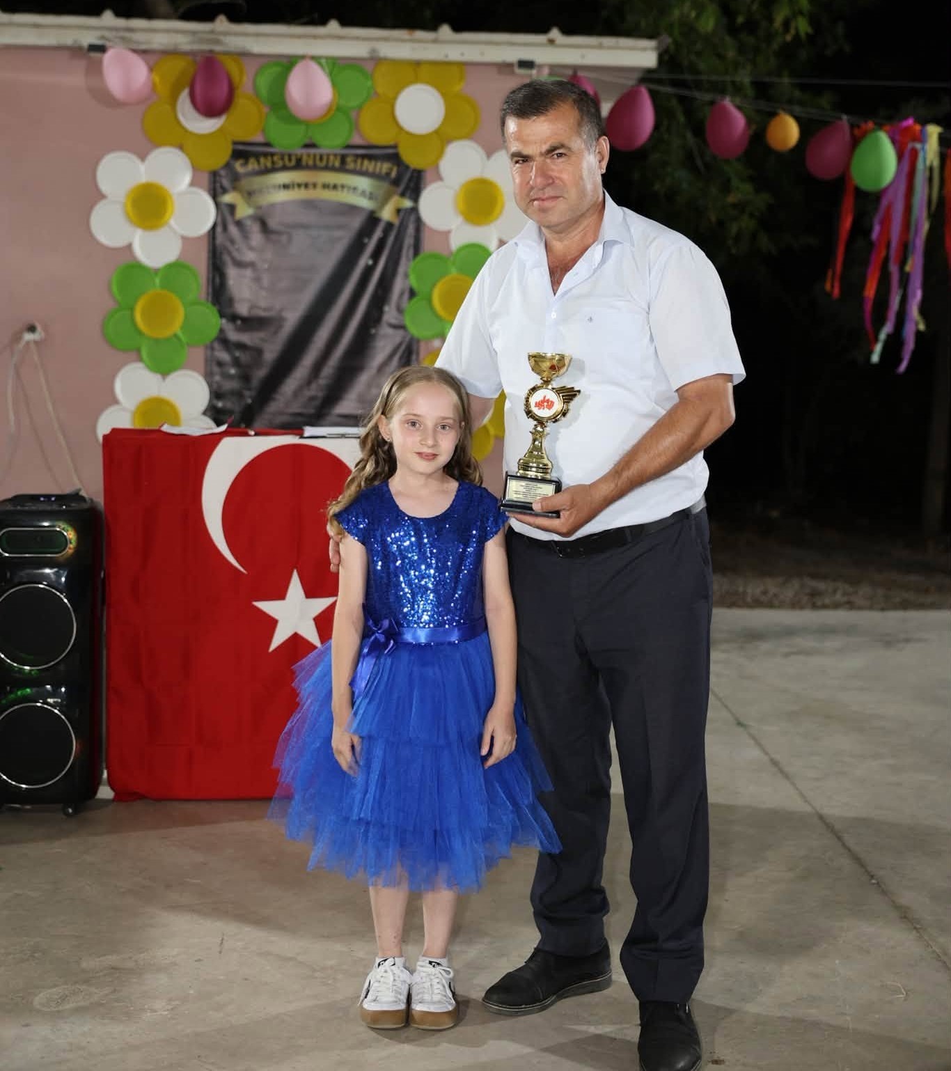 Köyceğiz’de Muhtar Acar’dan başarılı öğrenciye ödül
