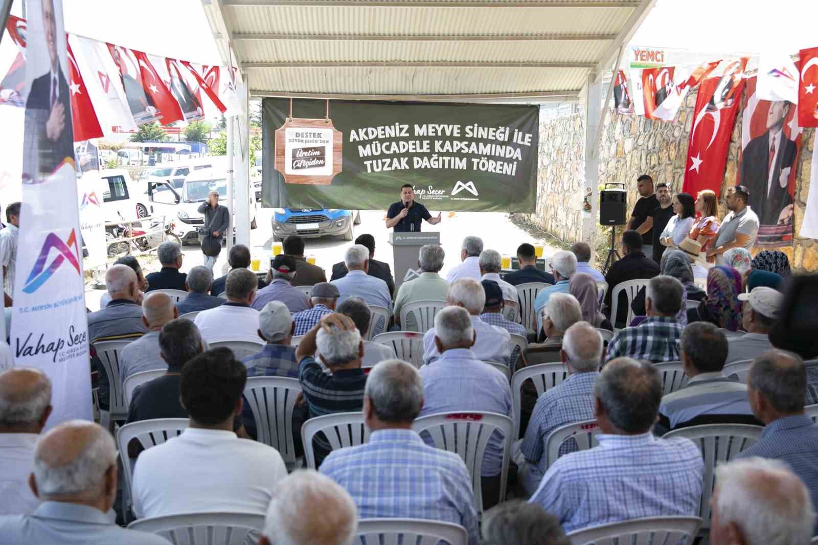 Mersin&rsquo;de Akdeniz Meyve Sineğine karşı feromon tuzağı desteği