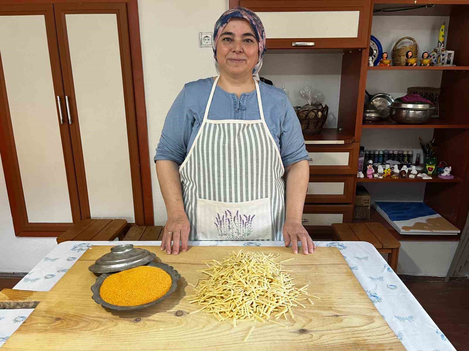 Buldanlı kadınlar kışlık gıda hazırlıklarına başladı