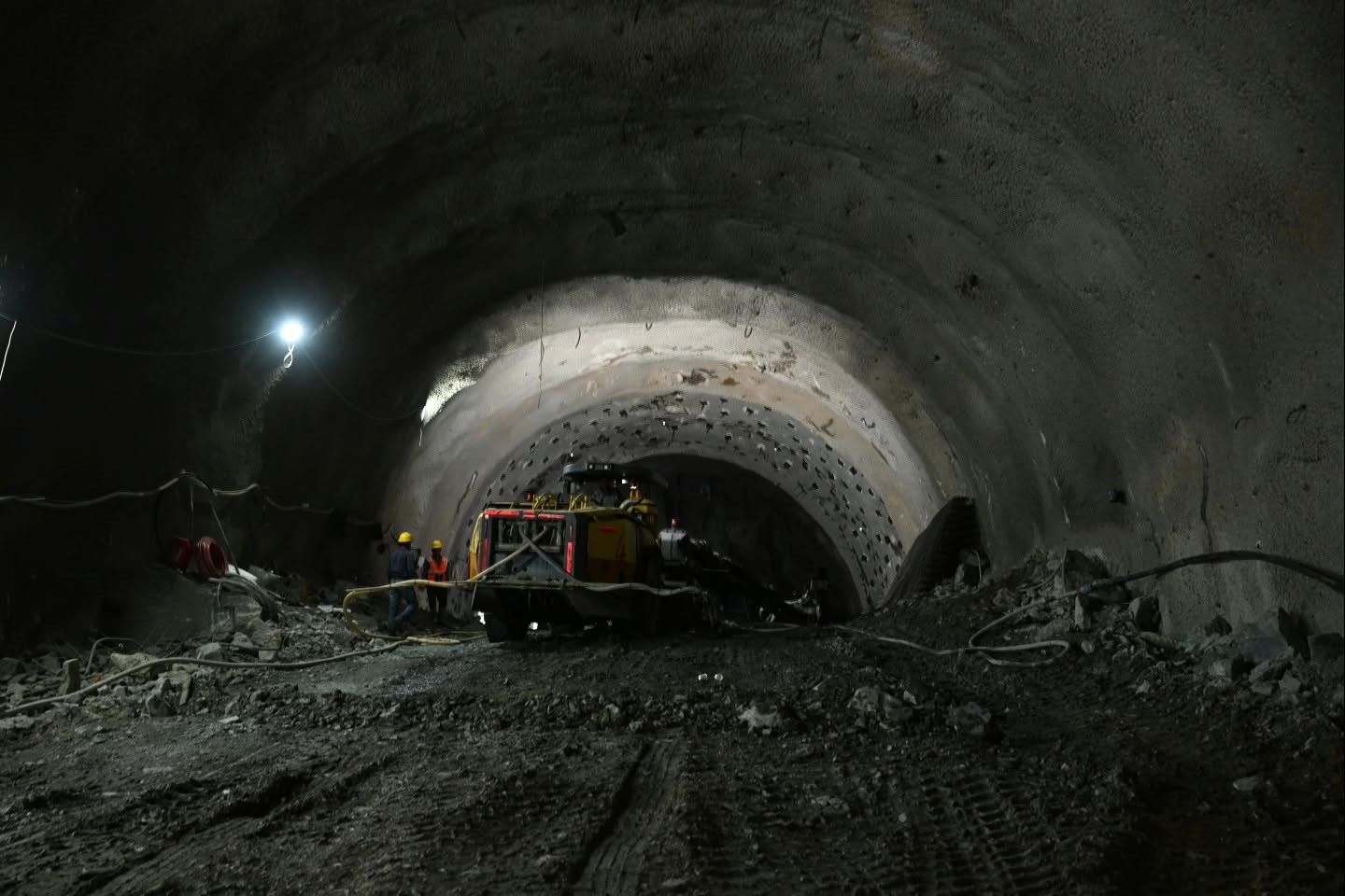 &Ccedil;irişli T&uuml;neli&rsquo;nde kazı ve destek &ccedil;alışmalarında y&uuml;zde 60, nihai beton &ccedil;alışmalarında ise y&uuml;zde 49 seviyesine ulaşıldı