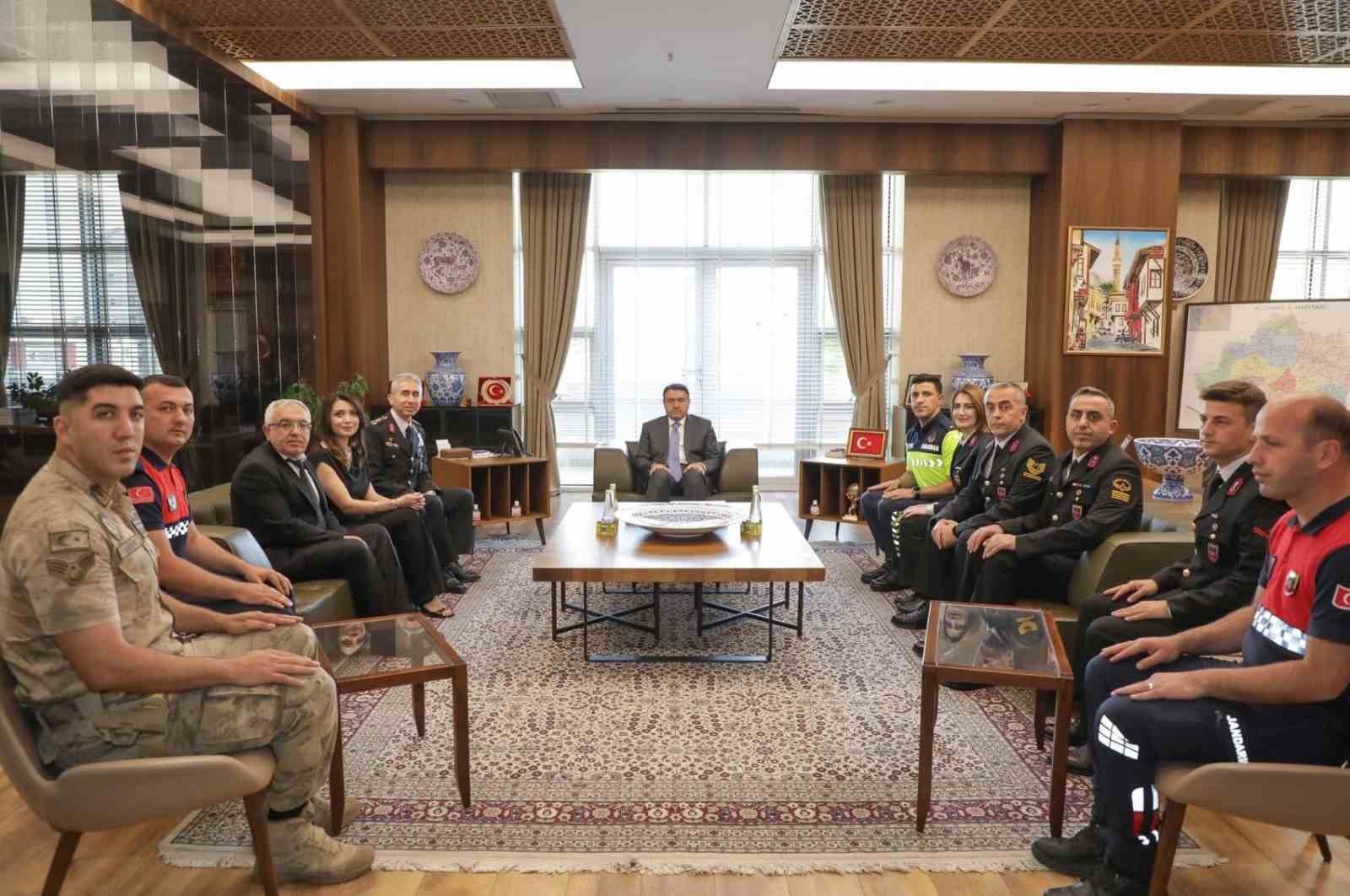 Vali Işın: "Jandarma devletimizin g&uuml;c&uuml;n&uuml; ve şefkatini temsil ediyor"