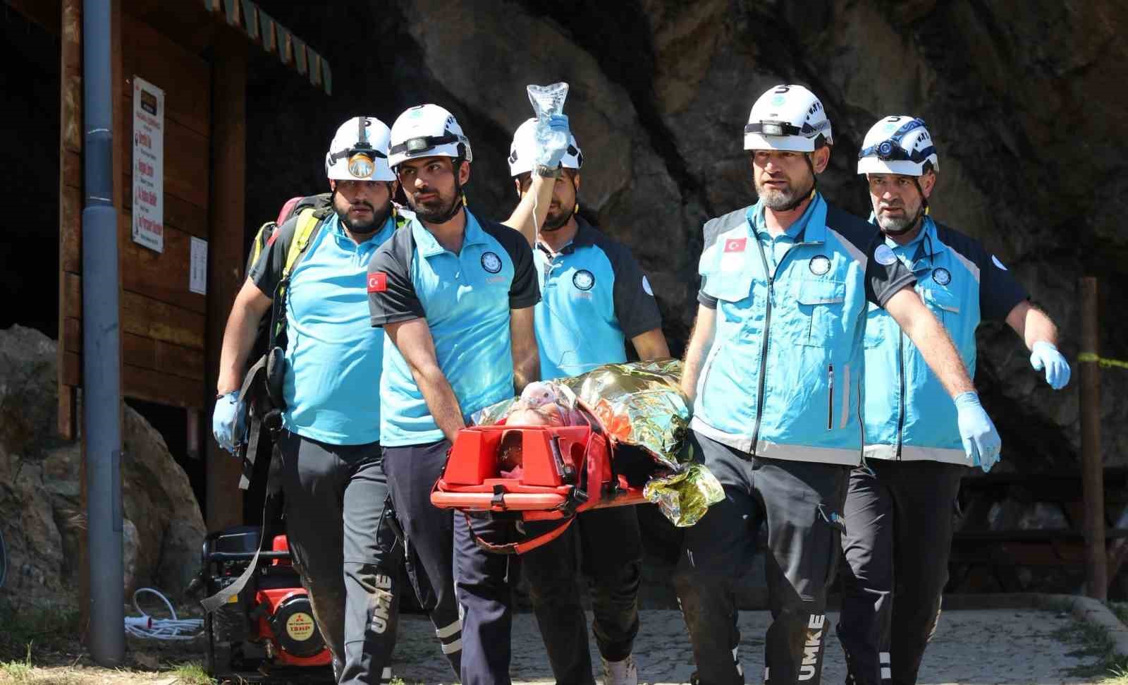 Mağarada ger&ccedil;eğini aratmayan tatbikat